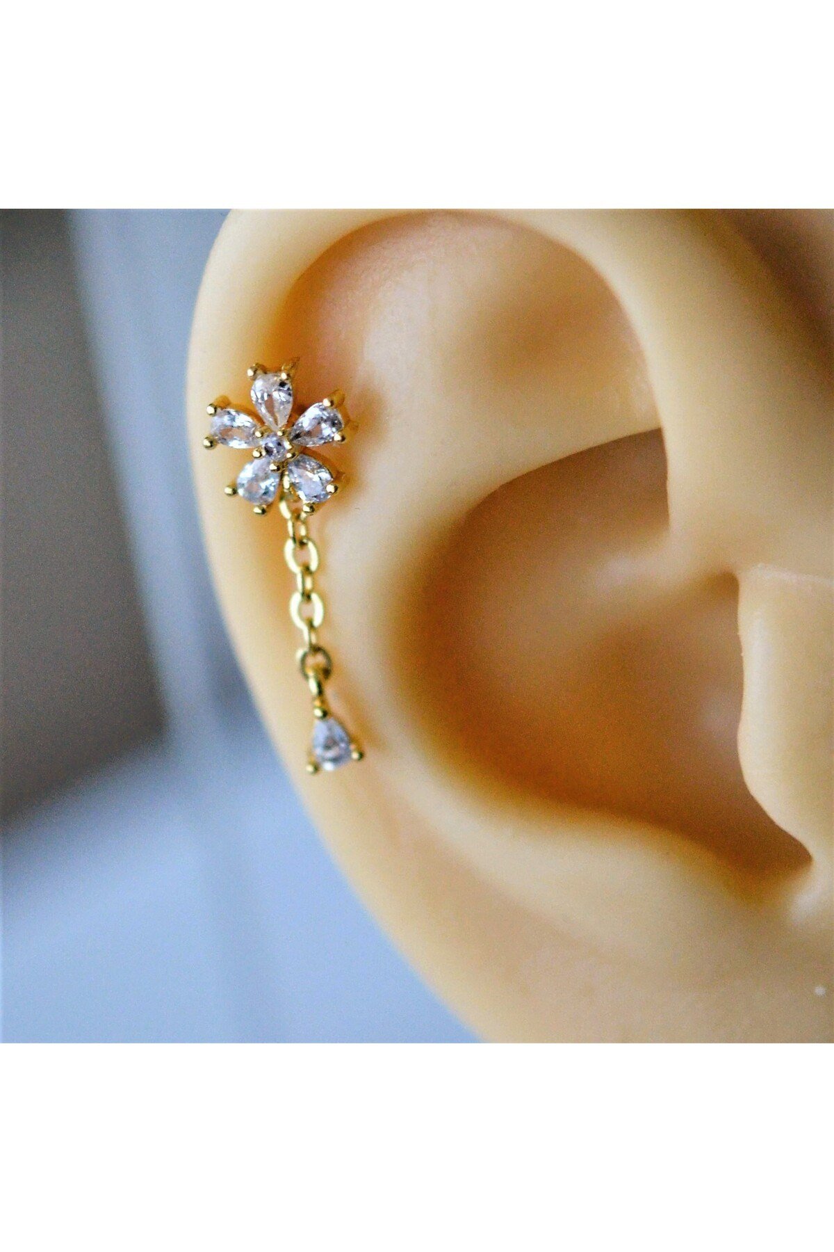 Cerrahi Çelik Zincir Sallantılı Çiçek Tragus Piercing Helix Kıkırdak Lob