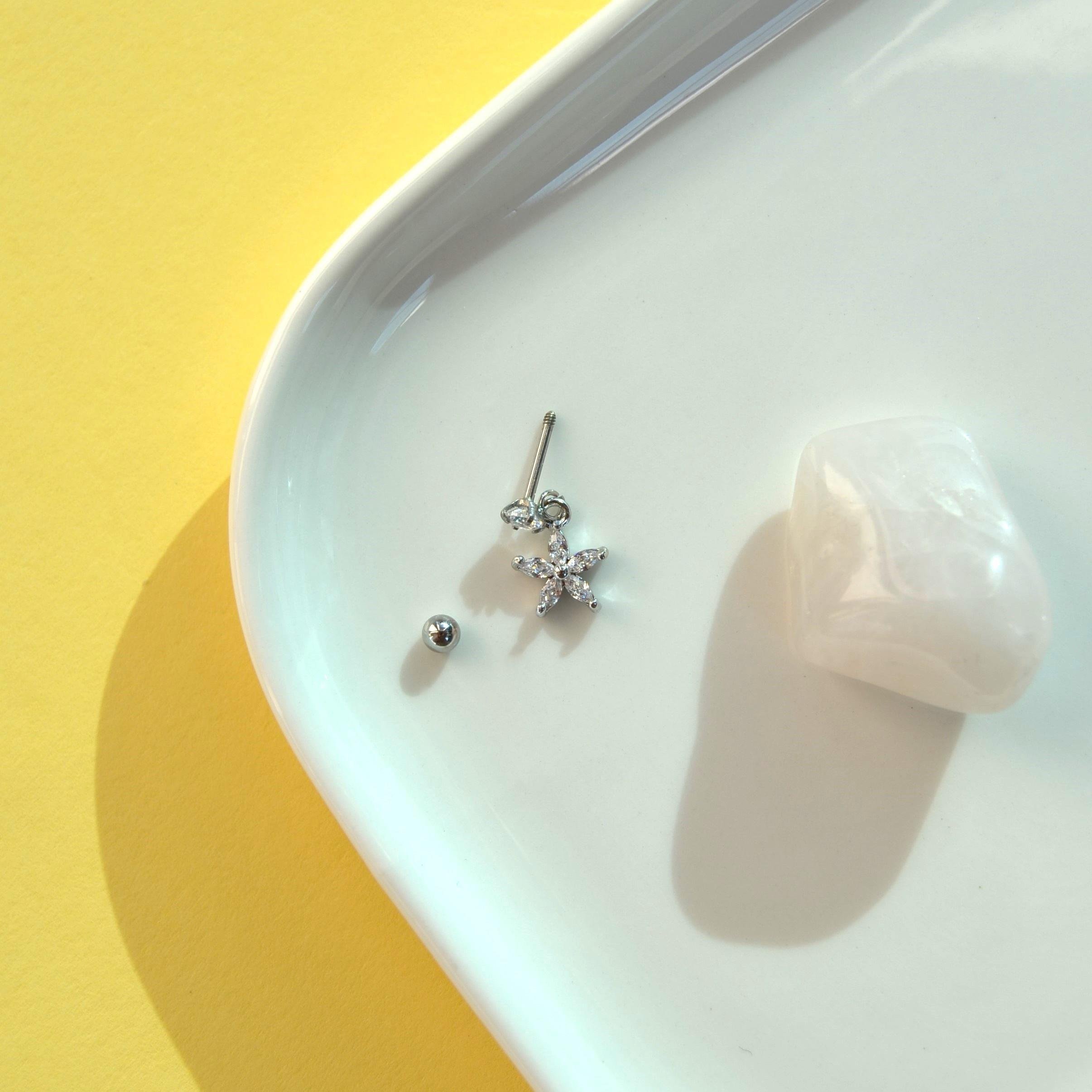 Çiçek Sallantılı Piercing Helix Kıkırdak Silver Renk