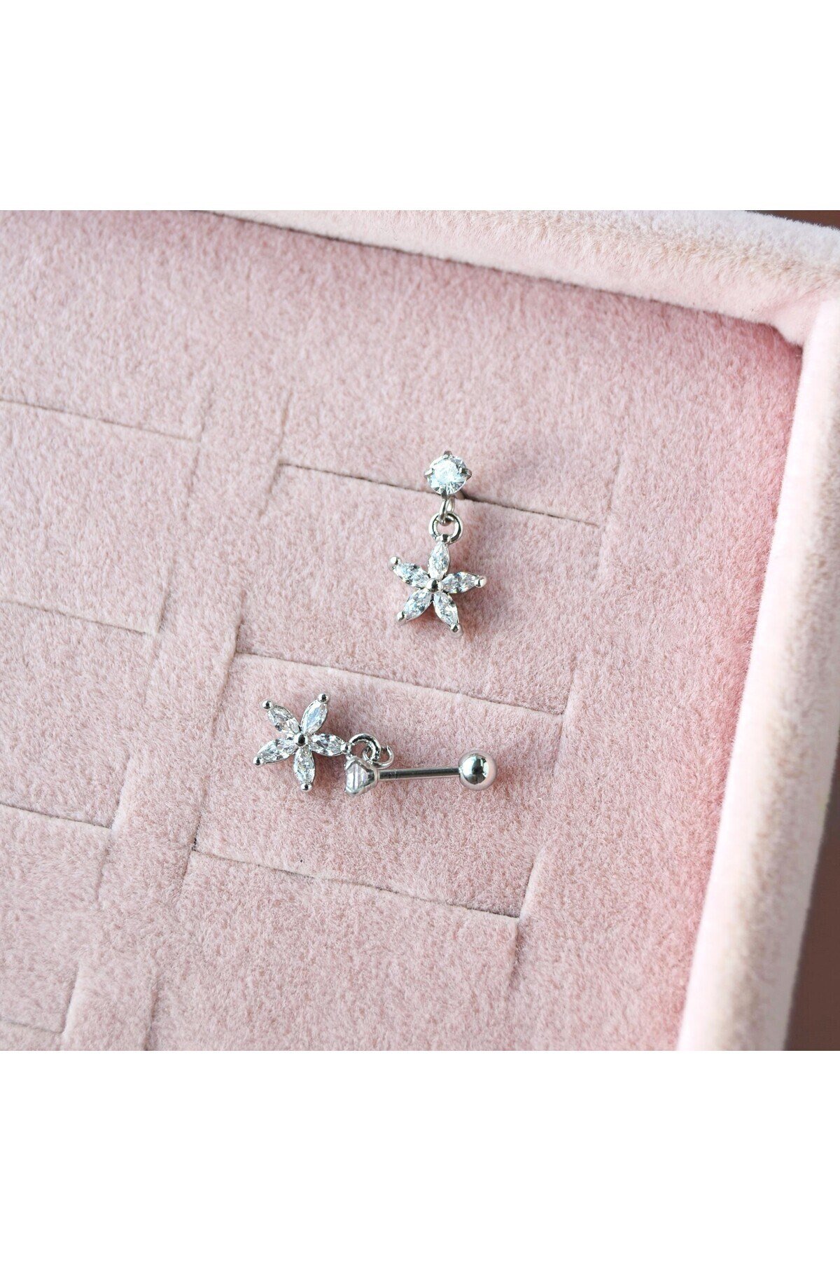 Çiçek Sallantılı Piercing Helix Kıkırdak Silver Renk