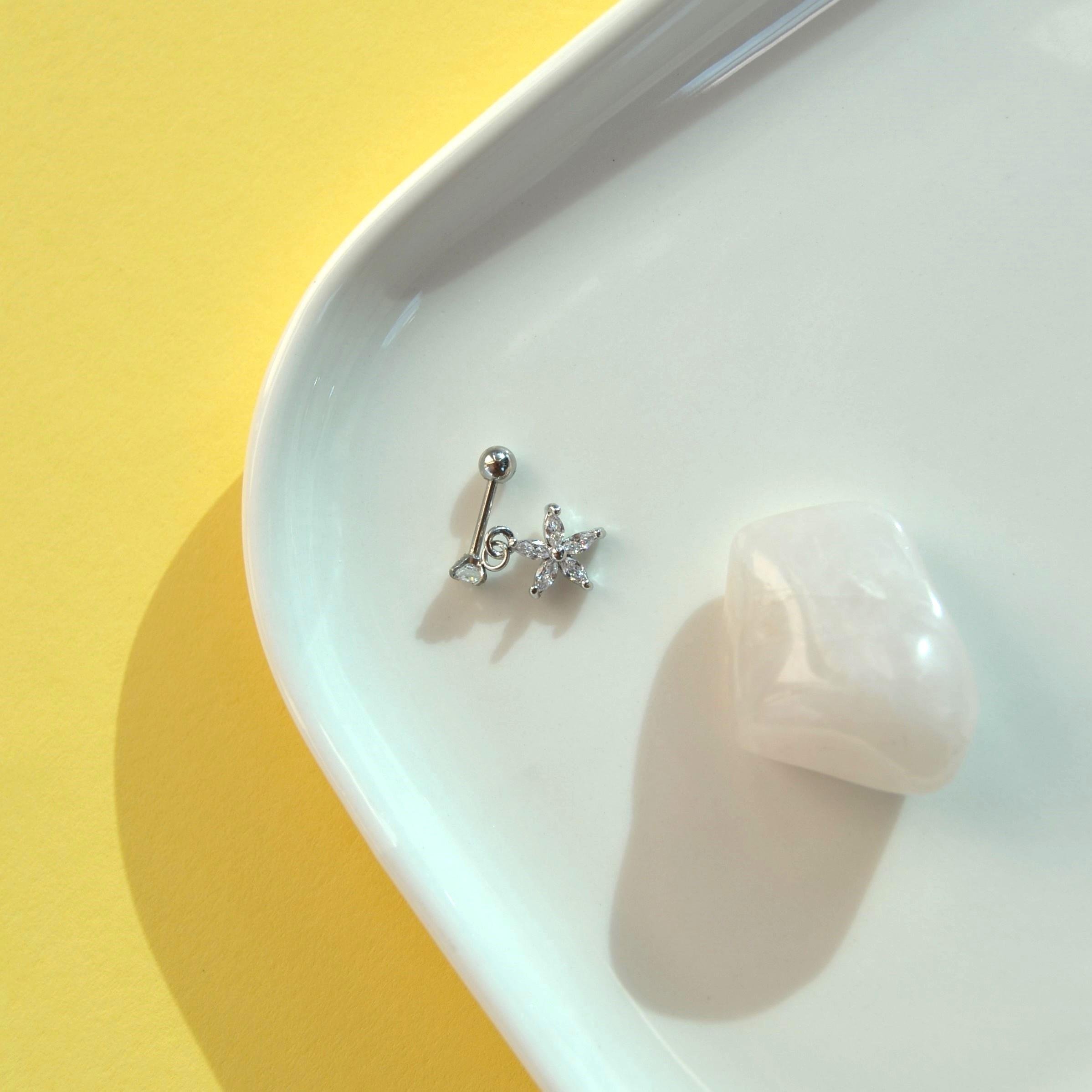 Çiçek Sallantılı Piercing Helix Kıkırdak Silver Renk