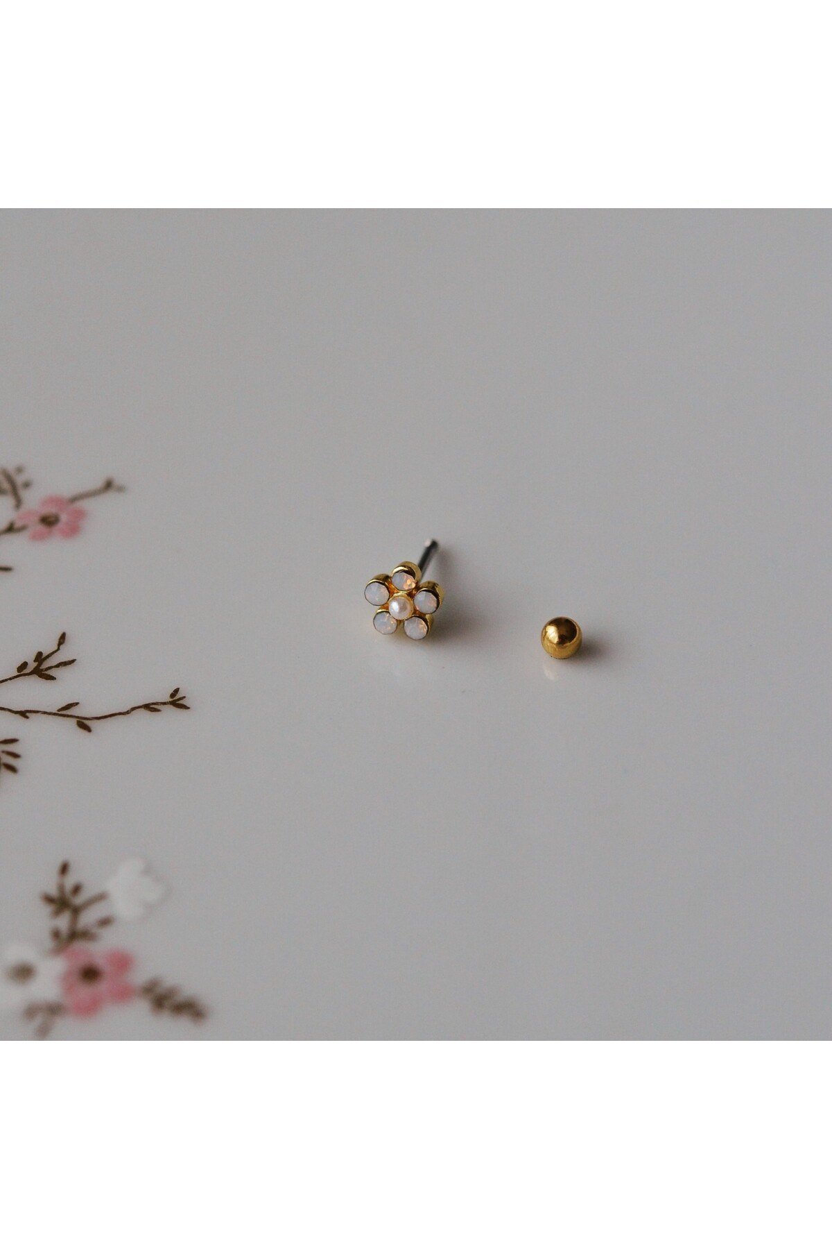 Çiçekli Helix Piercing Kıkırdak Cerrahi Çelik Gold Renk