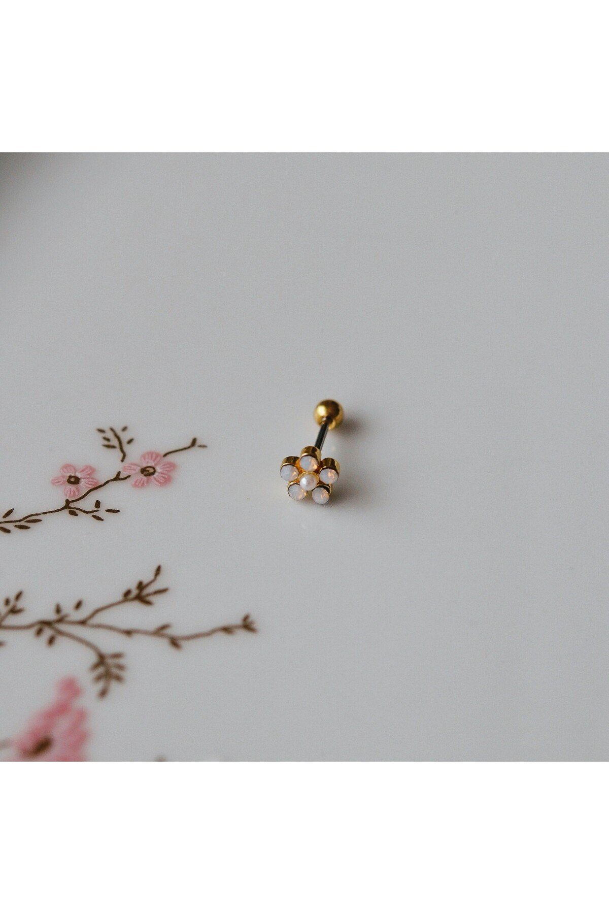 Çiçekli Helix Piercing Kıkırdak Cerrahi Çelik Gold Renk