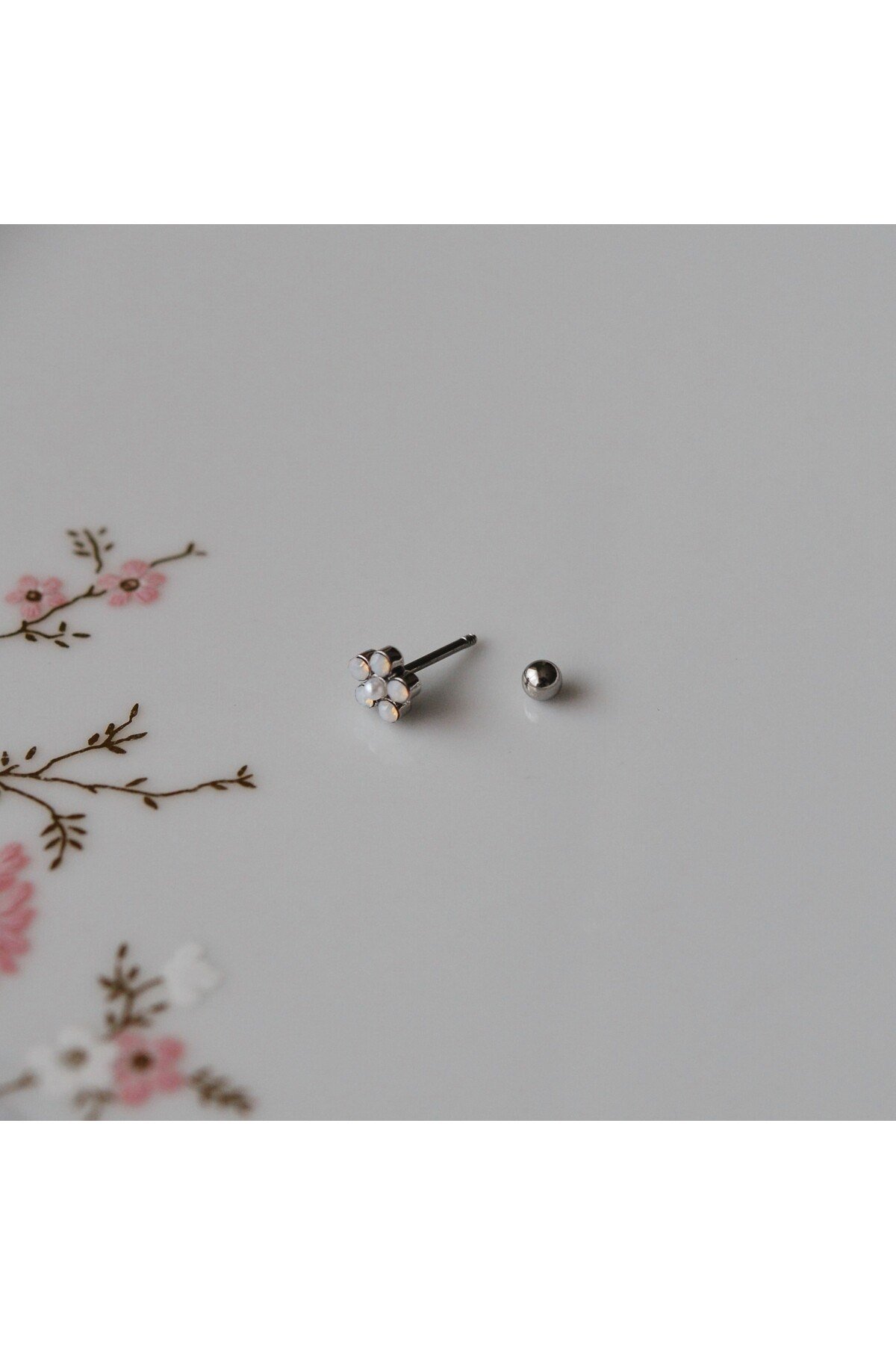 Çiçekli Helix Piercing Kıkırdak Cerrahi Çelik Gümüş Renk