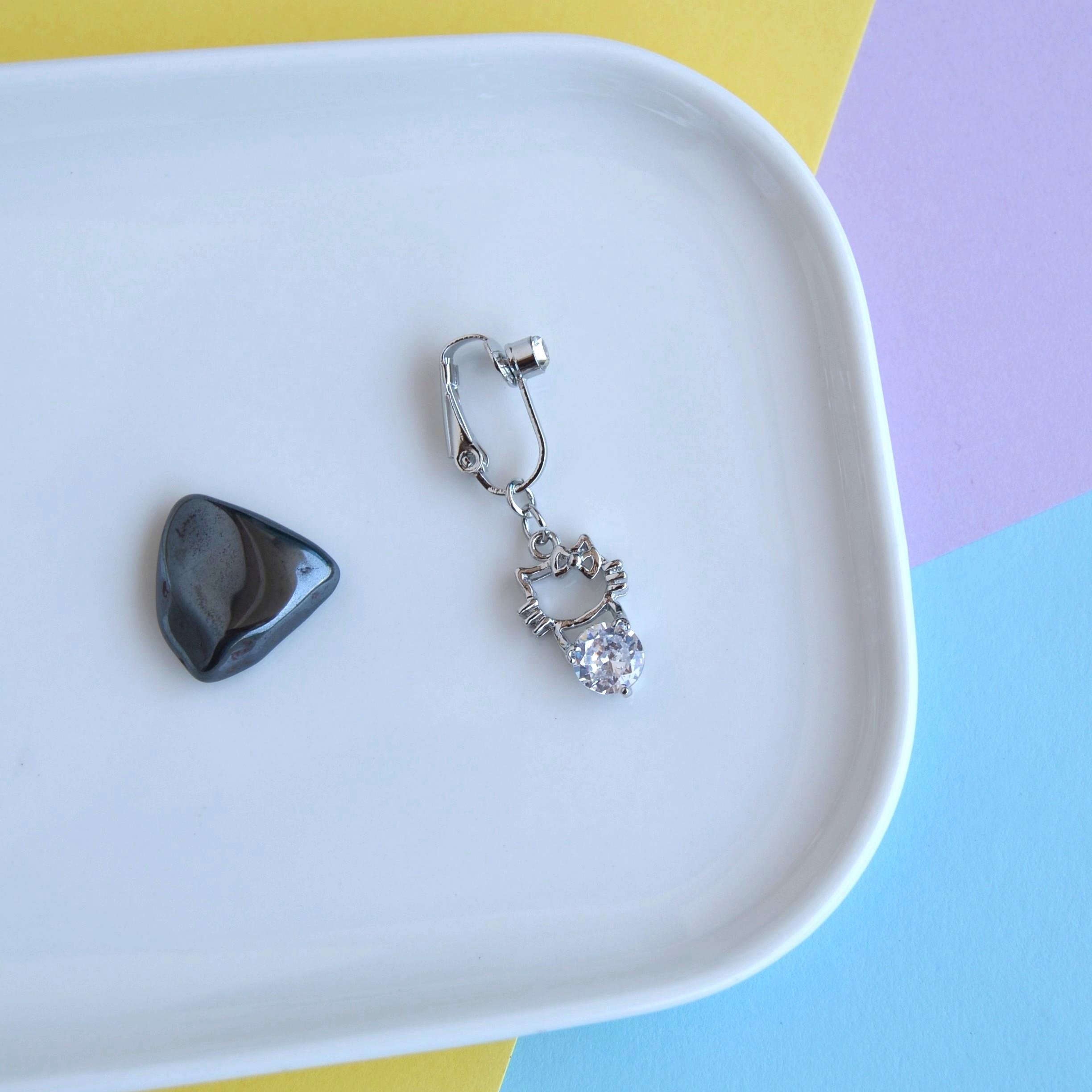 Deliksiz Göbek Piercing Mıknatıslı Sıkıştırma Kedi Figürlü Delik Gerektirmez