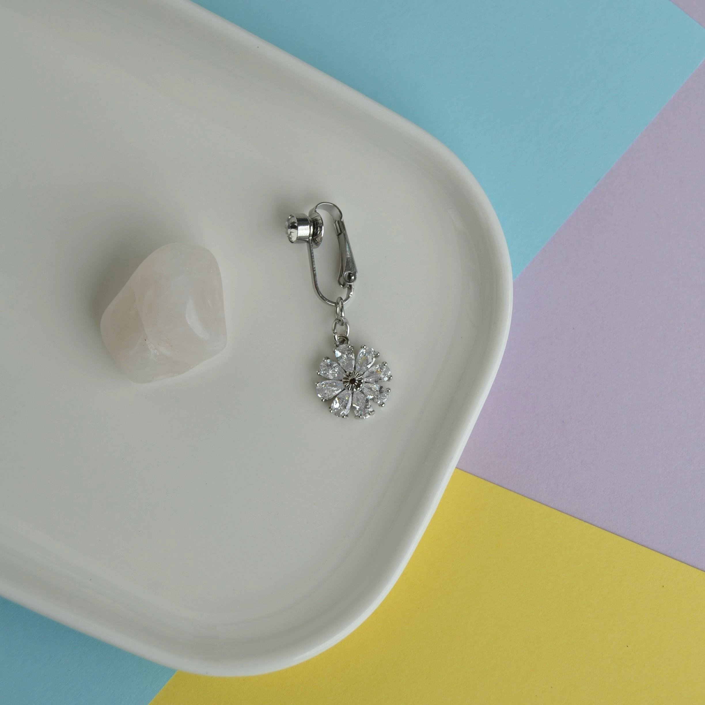 Deliksiz Göbek Piercing Mıknatıslı Sıkıştırma Çiçek Figürlü