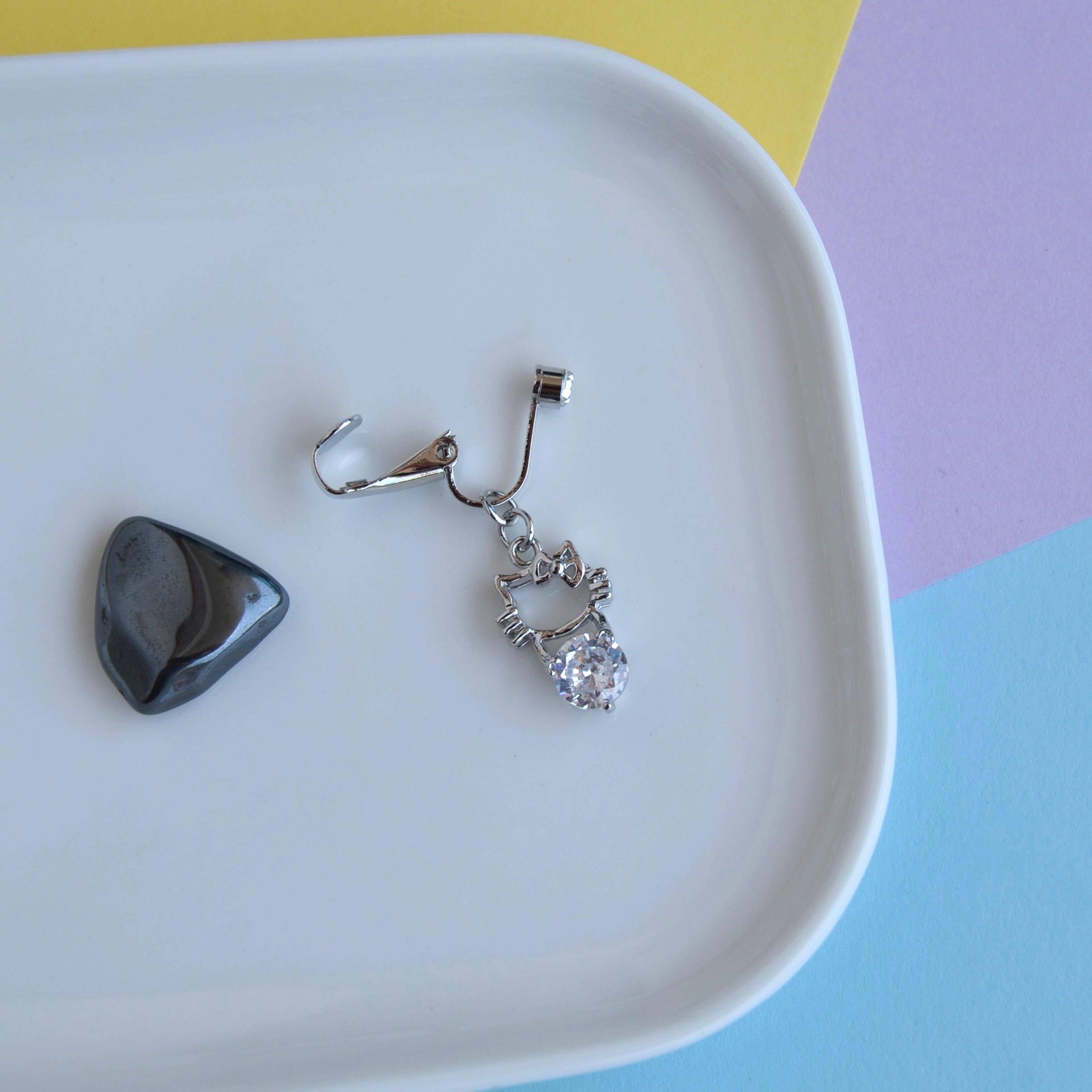 Deliksiz Göbek Piercing Mıknatıslı Sıkıştırma Kedi Figürlü Delik Gerektirmez