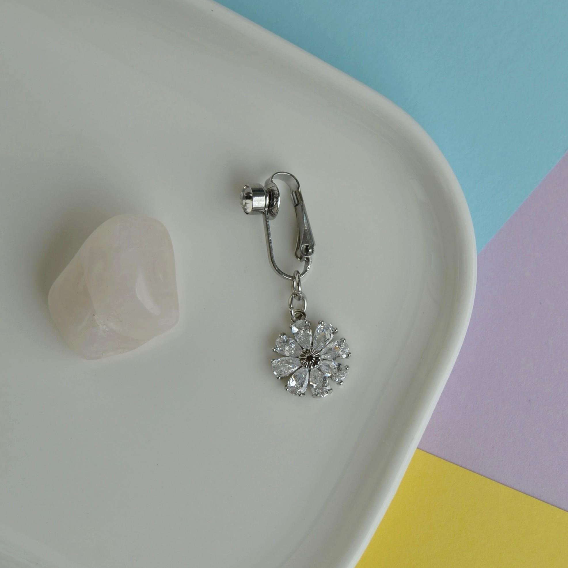 Deliksiz Göbek Piercing Mıknatıslı Sıkıştırma Çiçek Figürlü