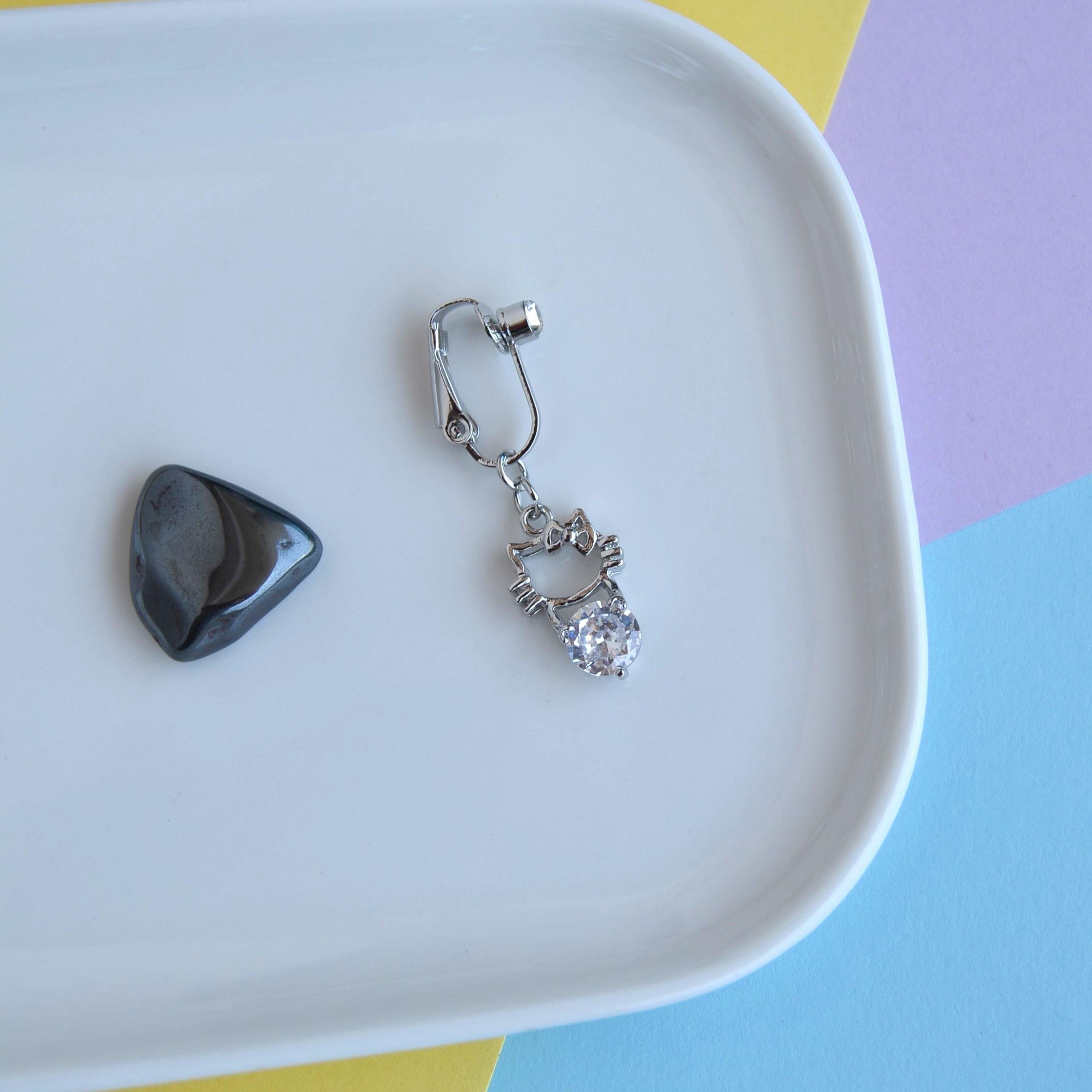 Deliksiz Göbek Piercing Mıknatıslı Sıkıştırma Kedi Figürlü Delik Gerektirmez