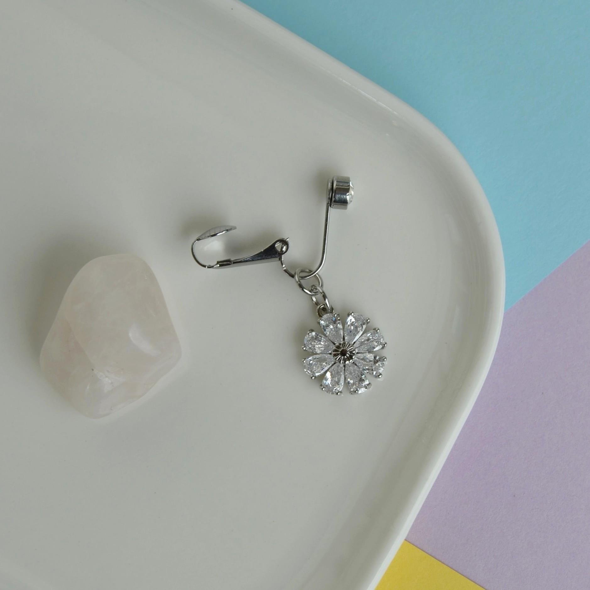 Deliksiz Göbek Piercing Mıknatıslı Sıkıştırma Çiçek Figürlü