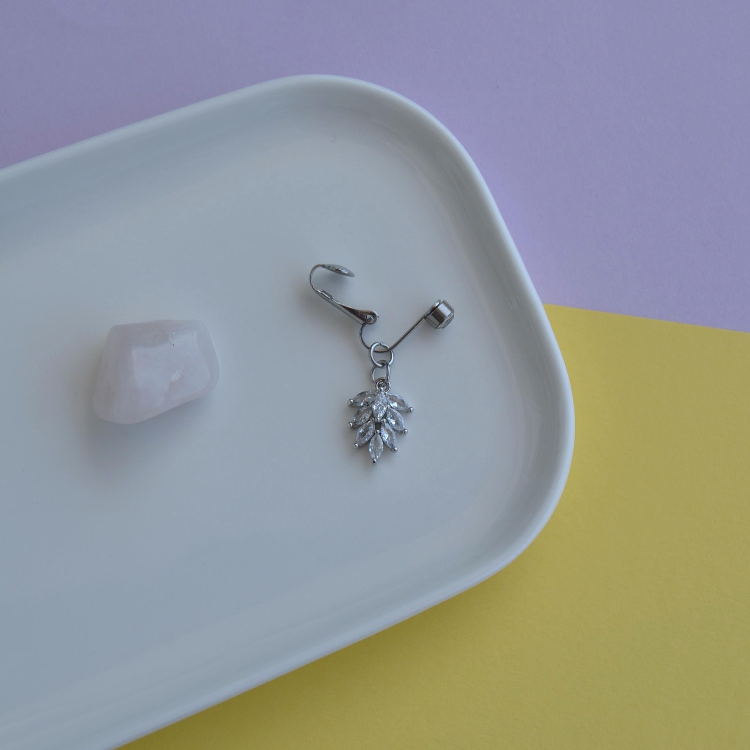Deliksiz Yaprak Sallantılı Sıkıştırma Klipsli Göbek Piercingi Belly Piercing
