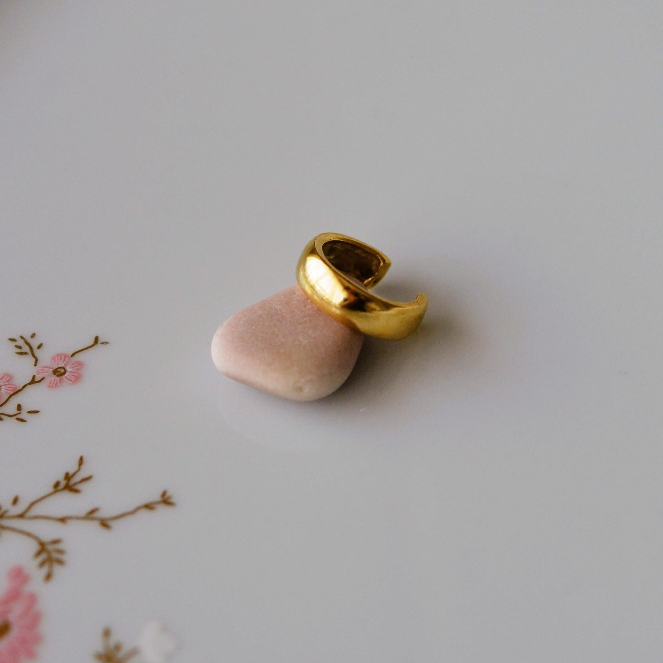 Gold Bombeli Düz Earcuff Sıkıştırma Kıkırdak Küpe