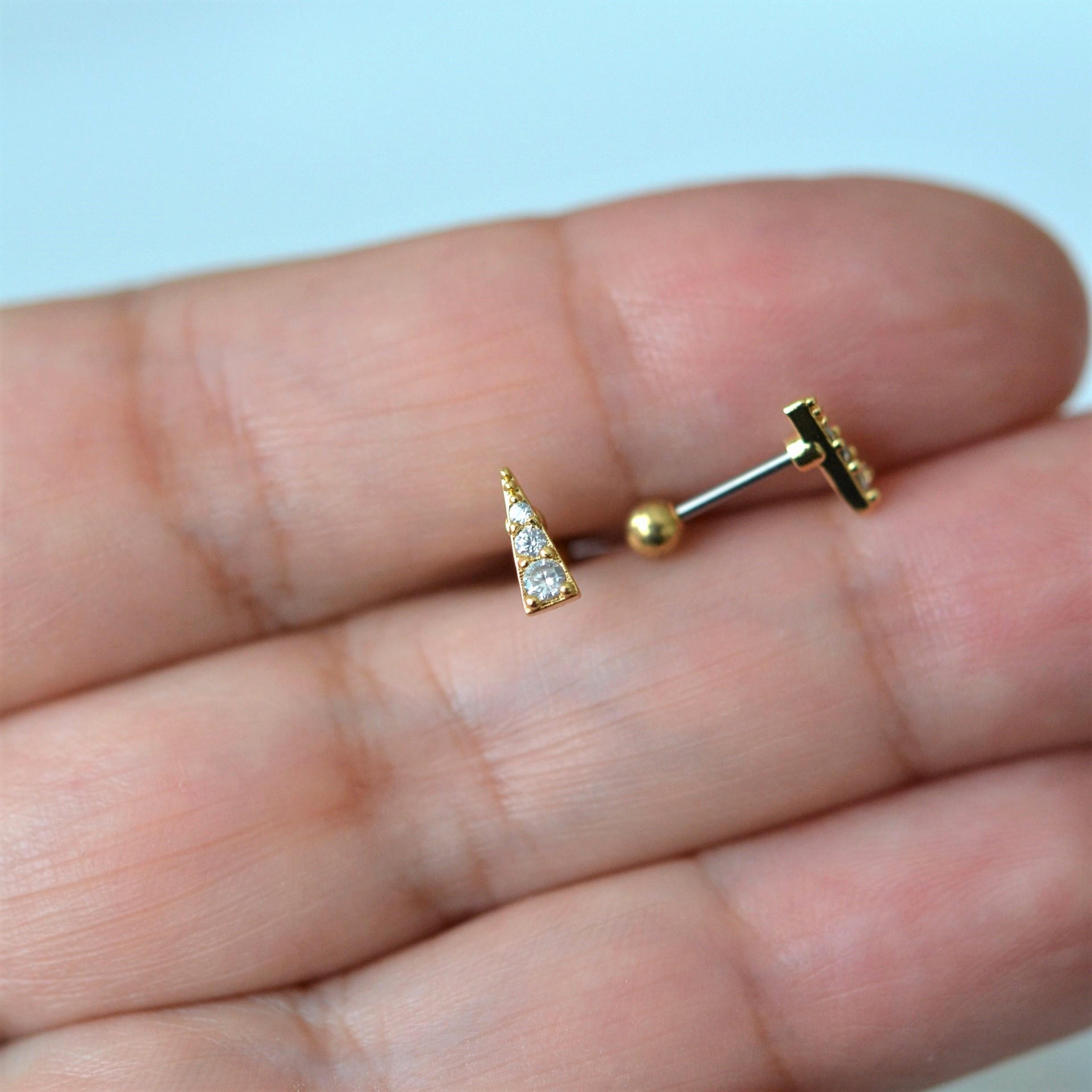 Gold Cerrahi Çelik Taşlı Mini Üçgen Piercing Helix Lob Kıkırdak Tragus