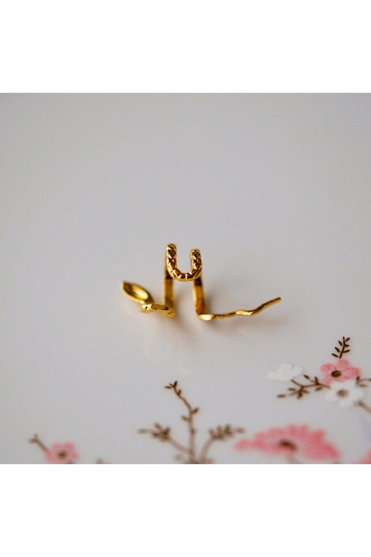 Gold Renkli Çelik Yılan Model Earcuff Yılan Sıkıştırma Kıkırdak Küpesi