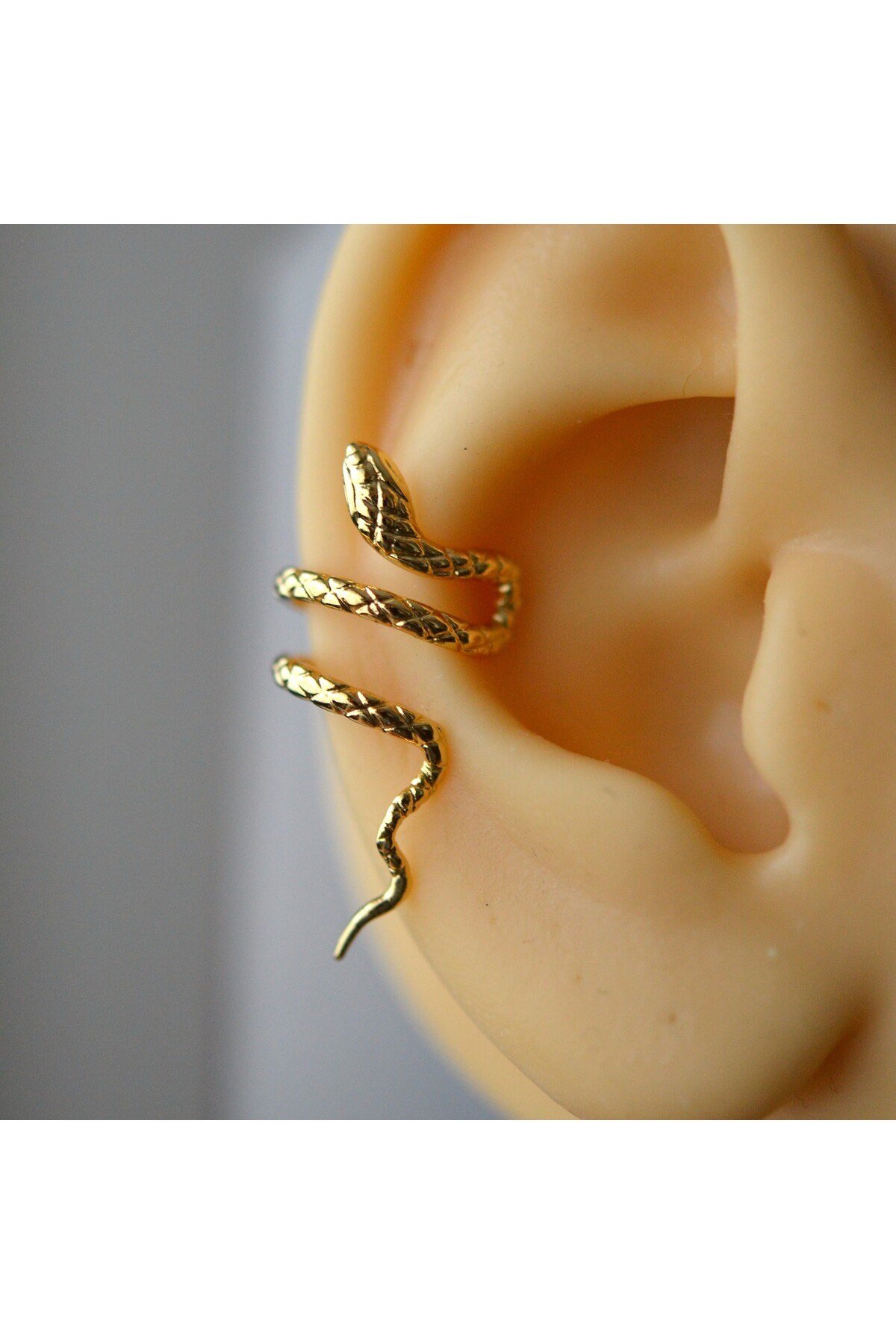 Gold Renkli Çelik Yılan Model Earcuff Yılan Sıkıştırma Kıkırdak Küpesi