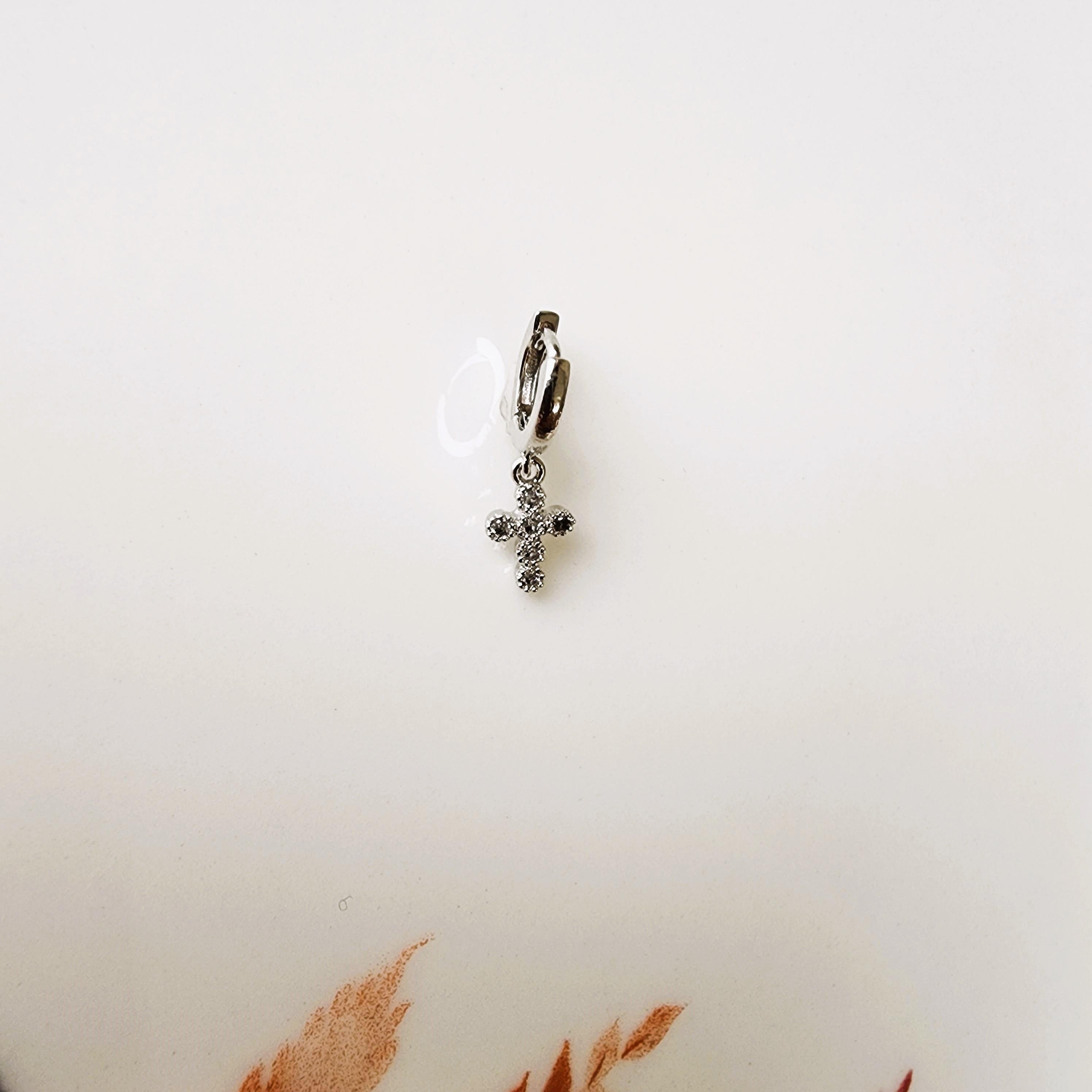 Gümüş Haç Piercing  Tragus Helix Kıkırdak Zirkon Cross Piercing