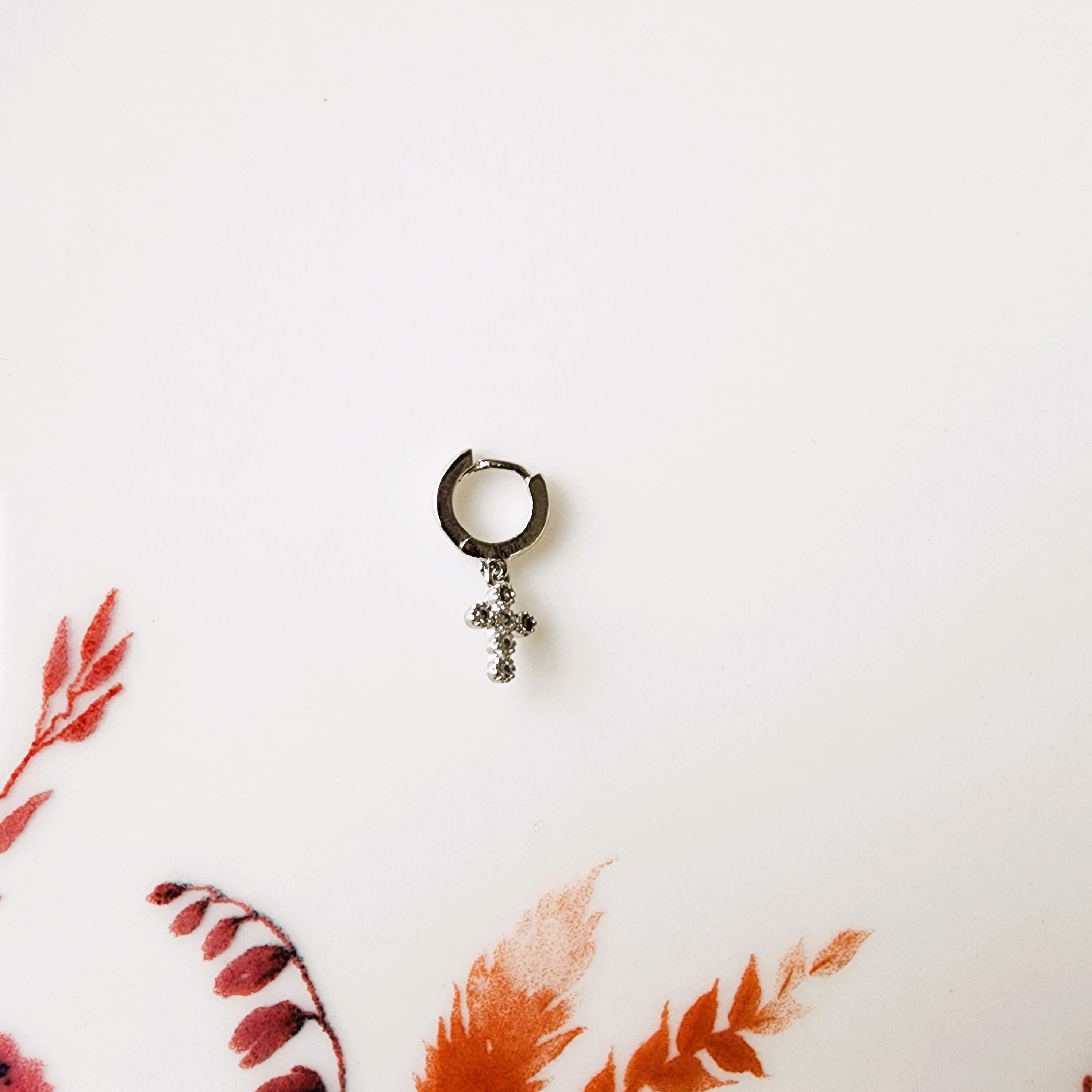 Gümüş Haç Piercing  Tragus Helix Kıkırdak Zirkon Cross Piercing