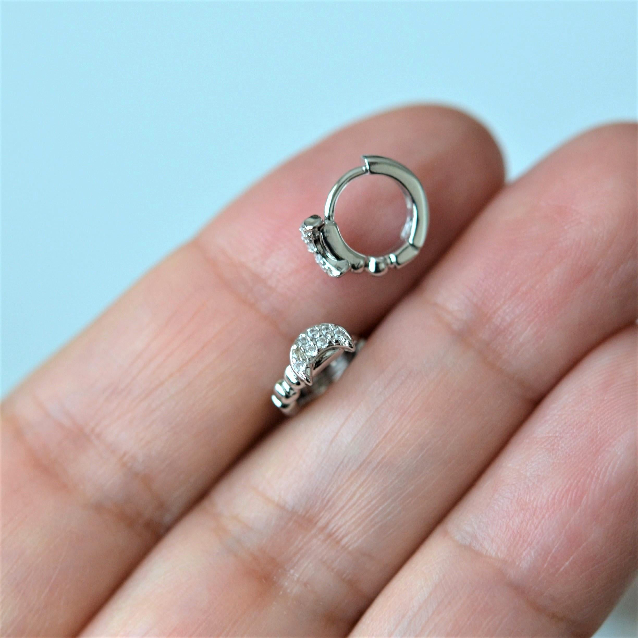 Gümüş Renk Cerrahi Çelik Ay Modelli Halka Tragus Piercing Helix Lob Kıkırdak