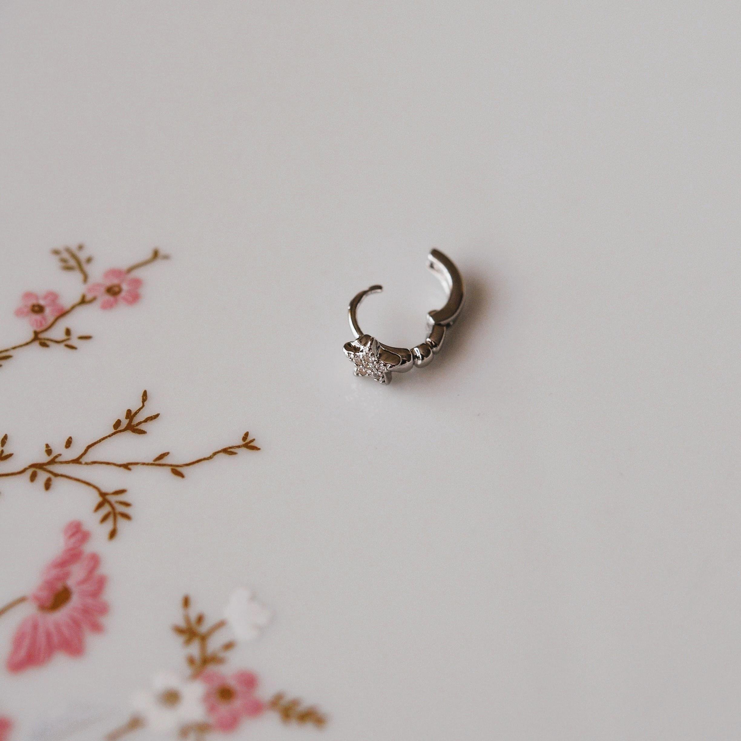 Gümüş Renk Cerrahi Çelik Yıldız Modelli Halka Tragus Piercing Helix Lob Kıkırdak