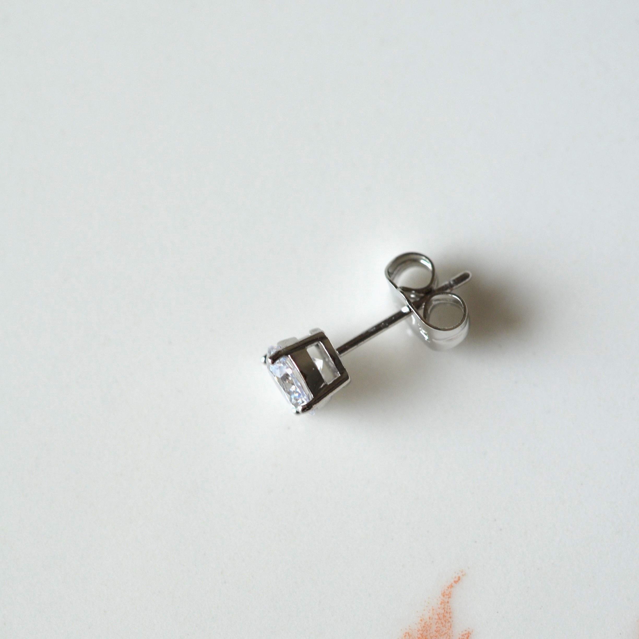 Gümüş Renk Tektaş Küpe 6 mm Zirkon Taşlı Rodyumlu Tek Adet