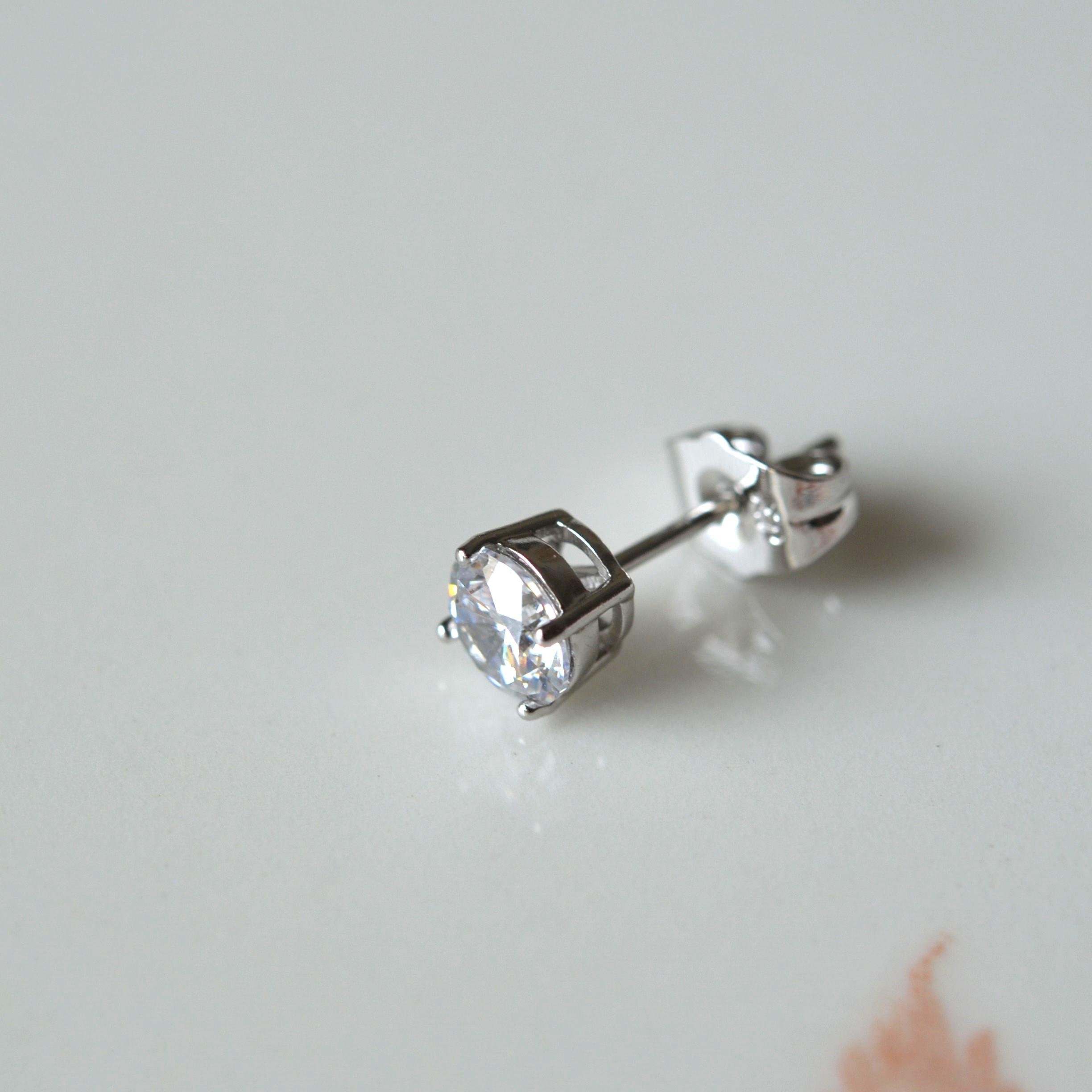 Gümüş Renk Tektaş Küpe 6 mm Zirkon Taşlı Rodyumlu Tek Adet