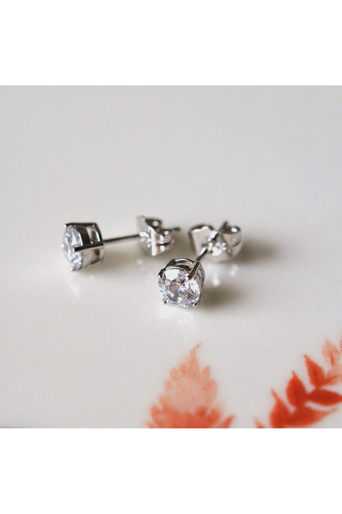 Gümüş Renk Tektaş Küpe 6 mm Zirkon Taşlı Rodyumlu