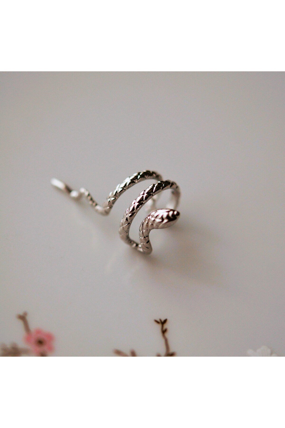 Gümüş Renkli Çelik Yılan Model Earcuff Yılan Sıkıştırma Kıkırdak Küpesi