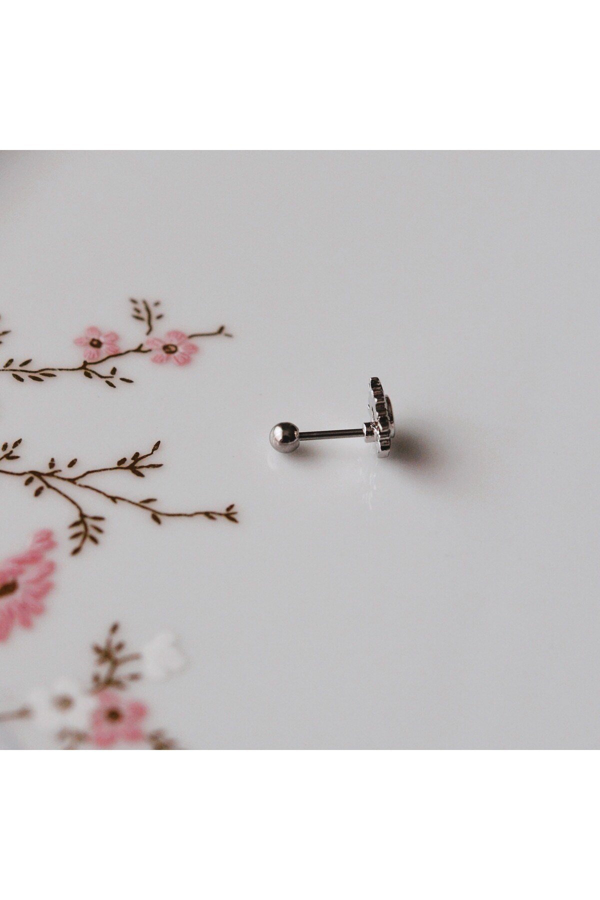 Güneş Model Helix Piercing Kıkırdak Cerrahi Çelik Gümüş Renk