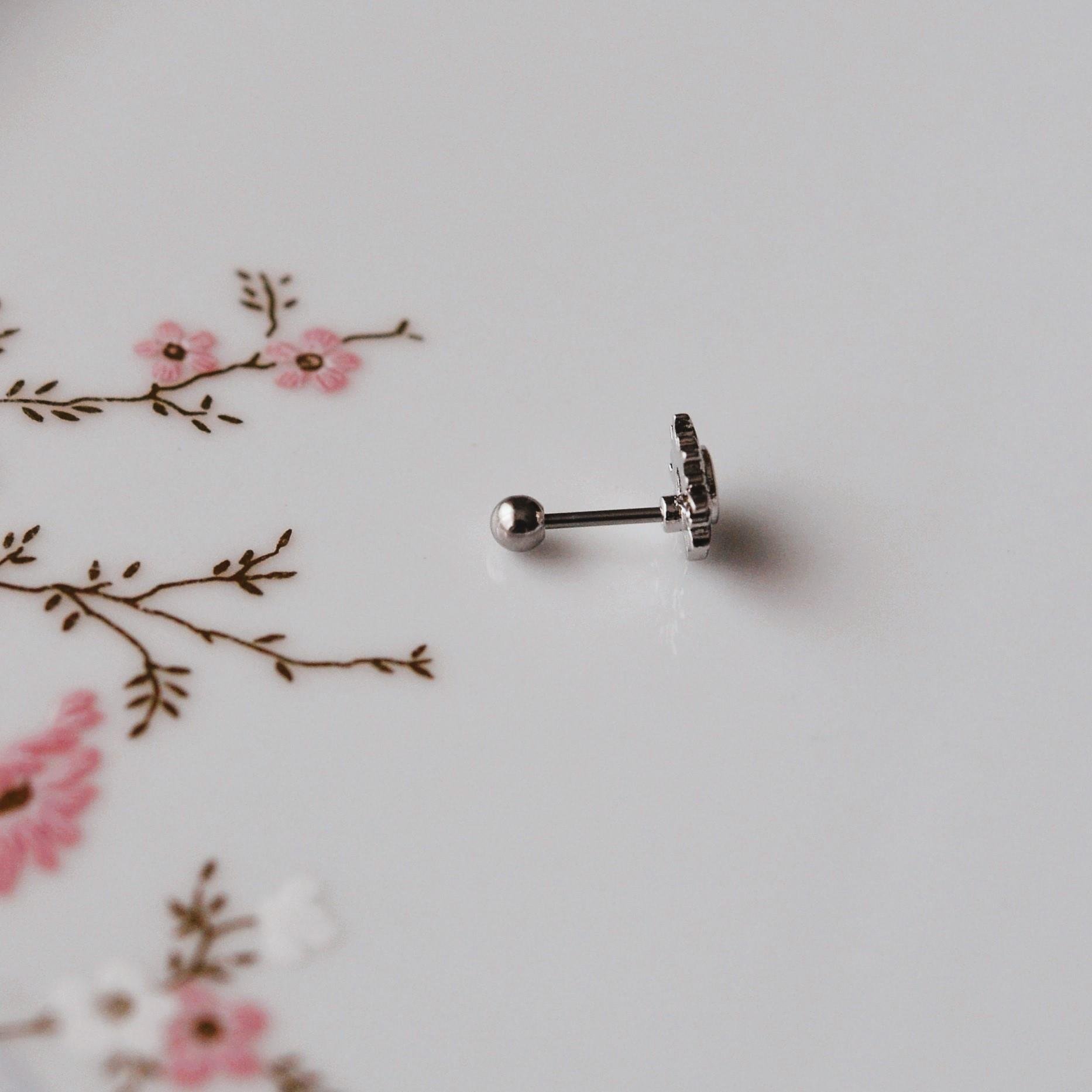 Güneş Model Helix Piercing Kıkırdak Cerrahi Çelik Gümüş Renk