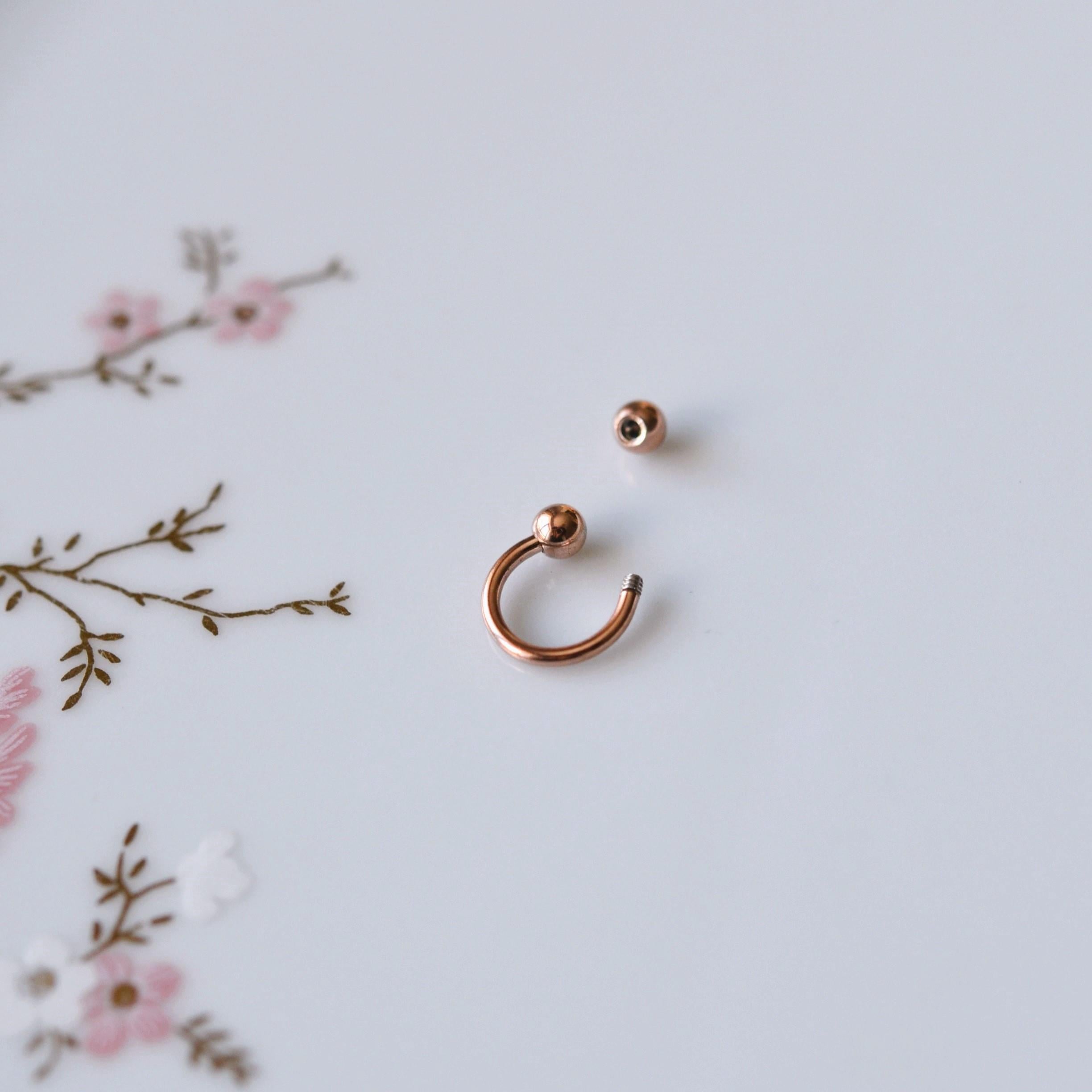 İki Ucu Toplu Smiley Piercing 6 mm Tragus, Helix Kıkırdak Lob