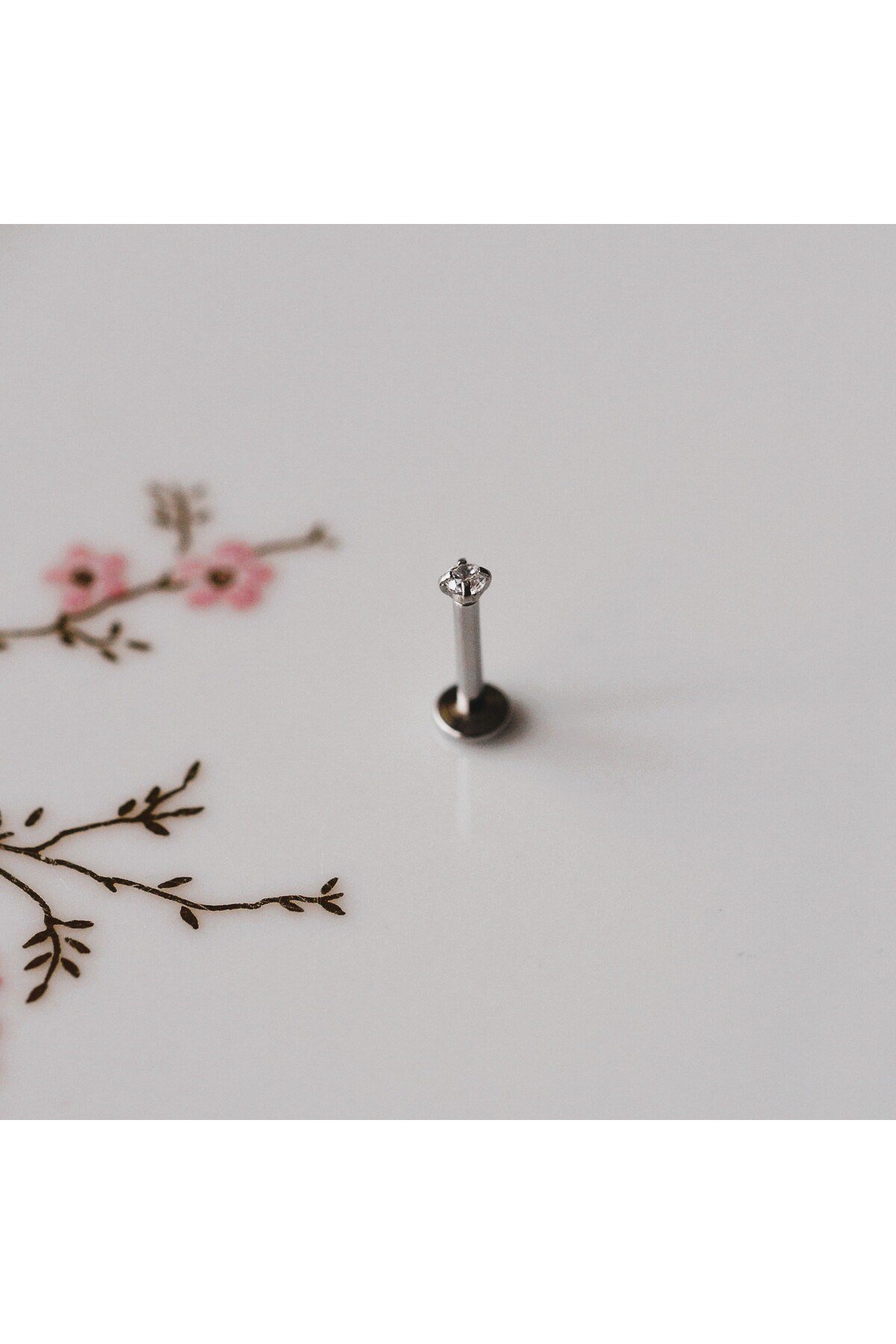 Mini Tektaş Cerrahi Çelik Piercing Tragus Helix Kıkırdak Conch Gümüş Renk 8 mm