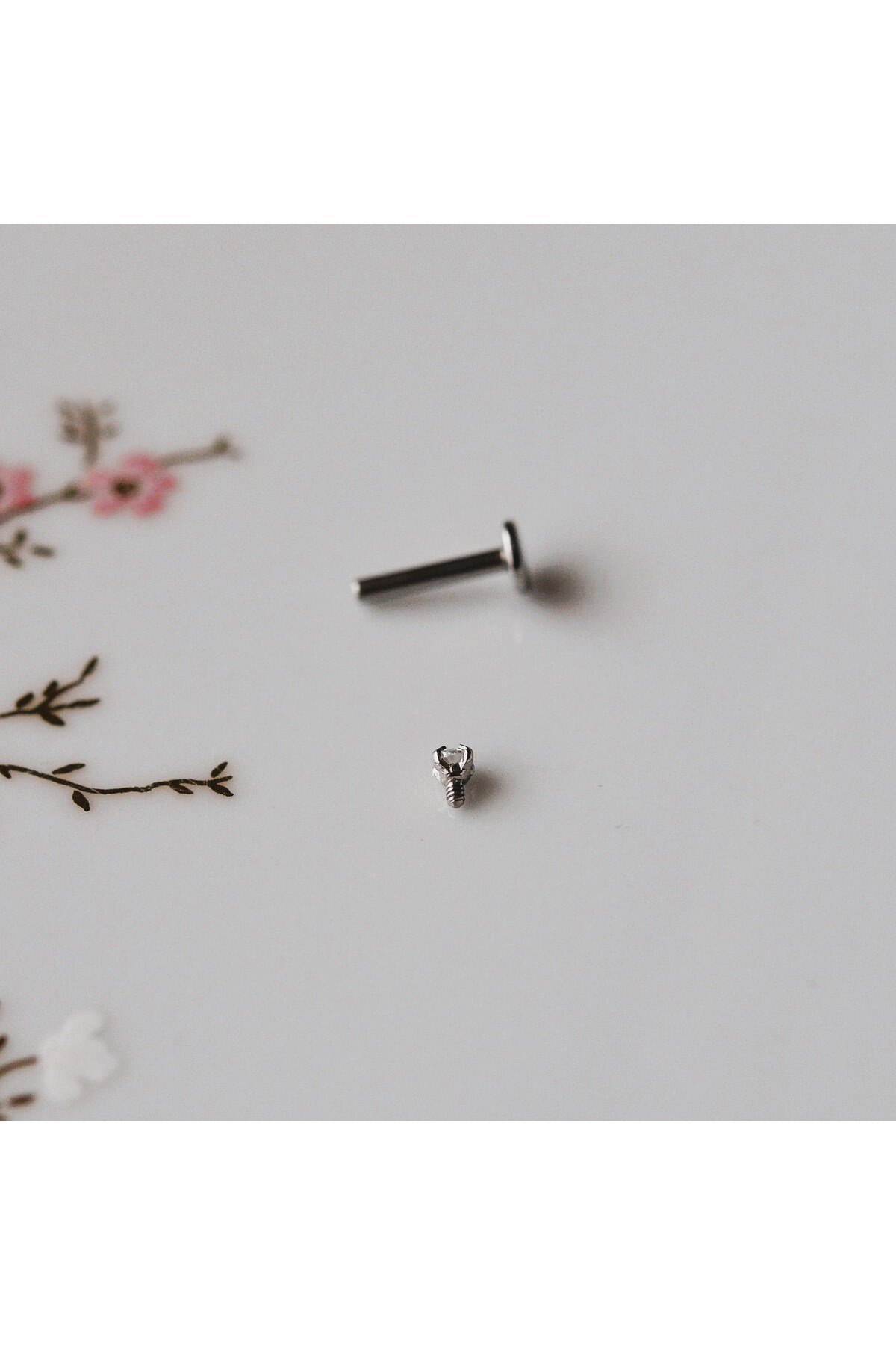 Mini Tektaş Cerrahi Çelik Piercing Tragus Helix Kıkırdak Conch Gümüş Renk 8 mm