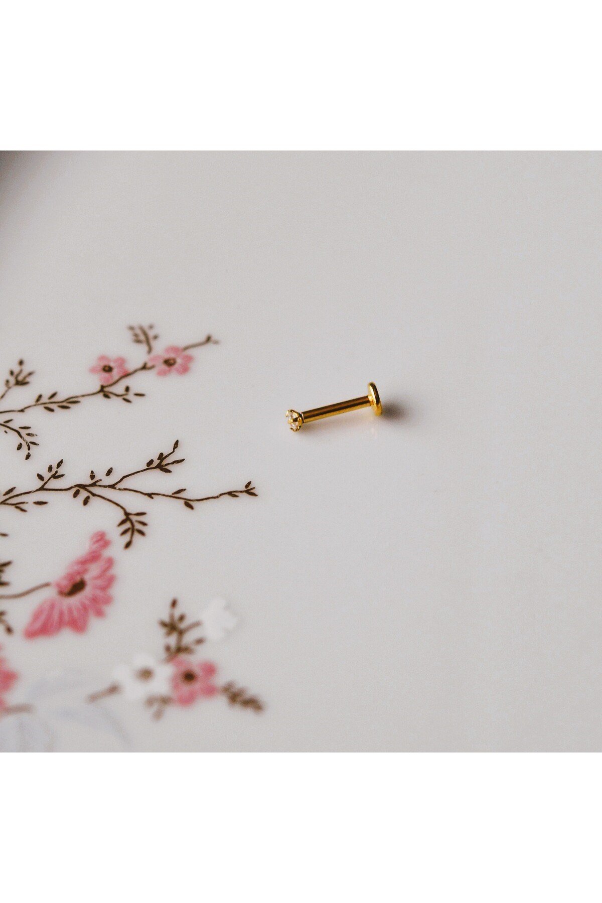 Mini Tektaş Cerrahi Çelik Piercing Tragus Helix Kıkırdak Conch Gold Renk 8 mm