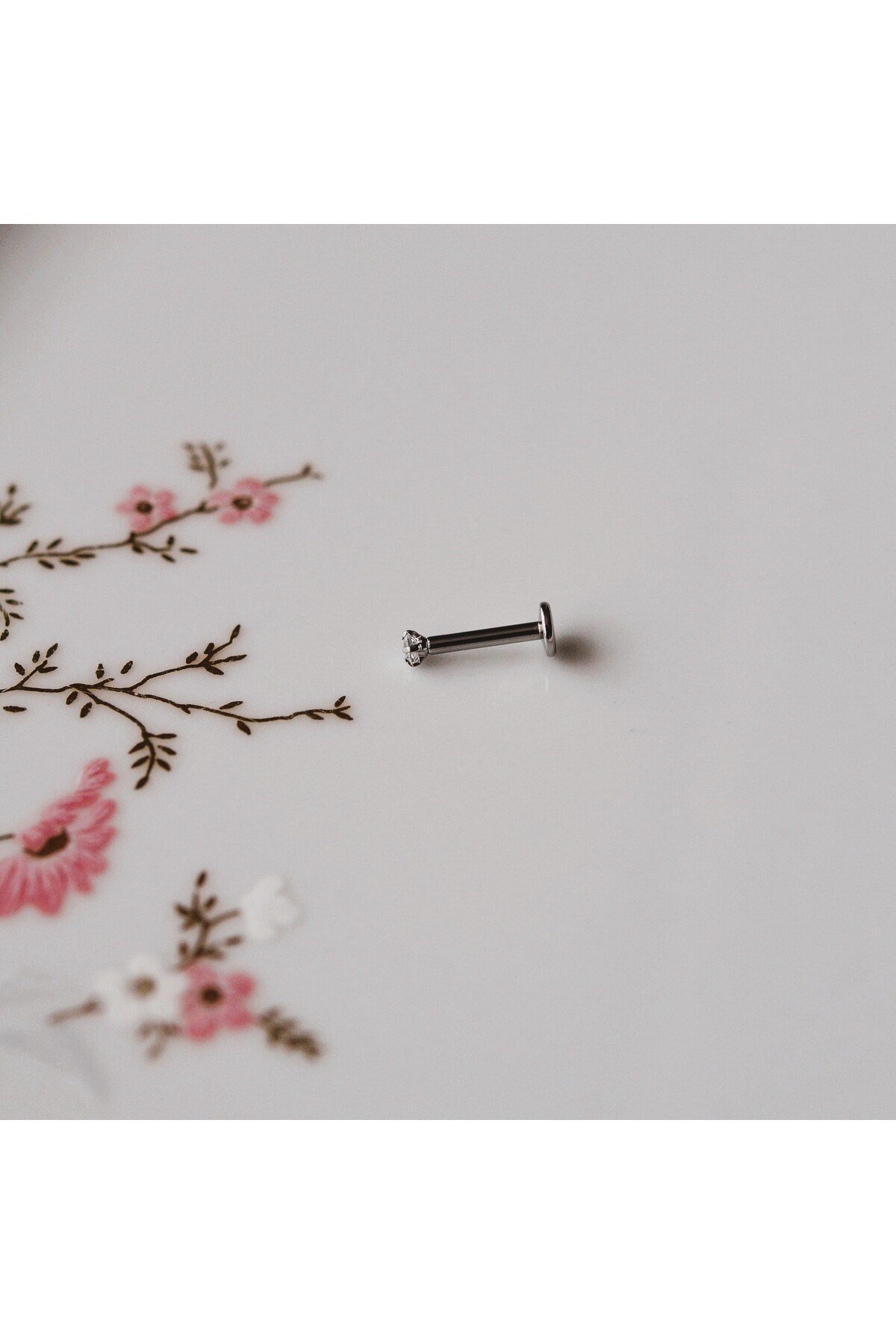 Mini Tektaş Cerrahi Çelik Piercing Tragus Helix Kıkırdak Conch Gümüş Renk 8 mm
