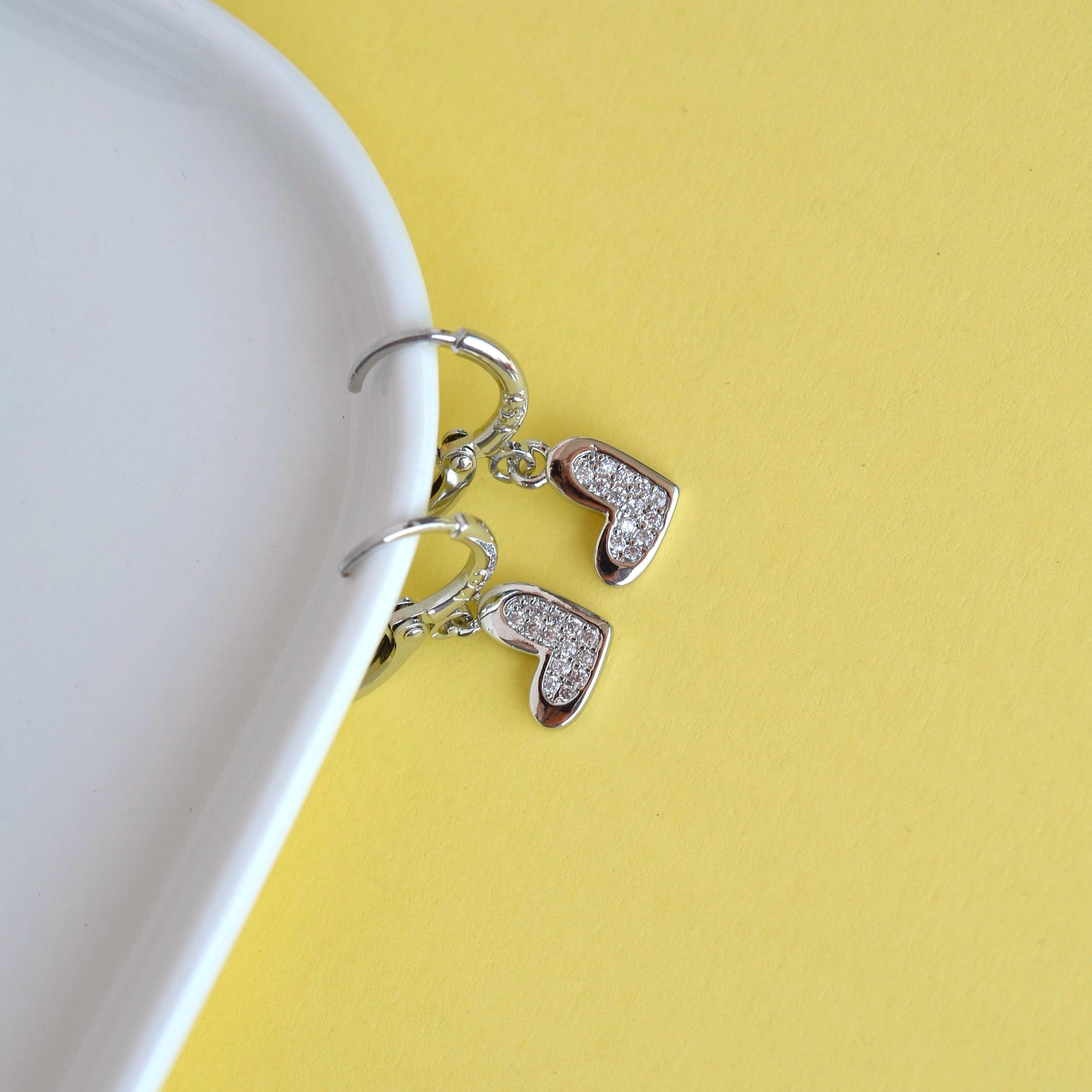 Minimal Kalp Charmlı Küpe Kalpli Küpe Silver Renkli