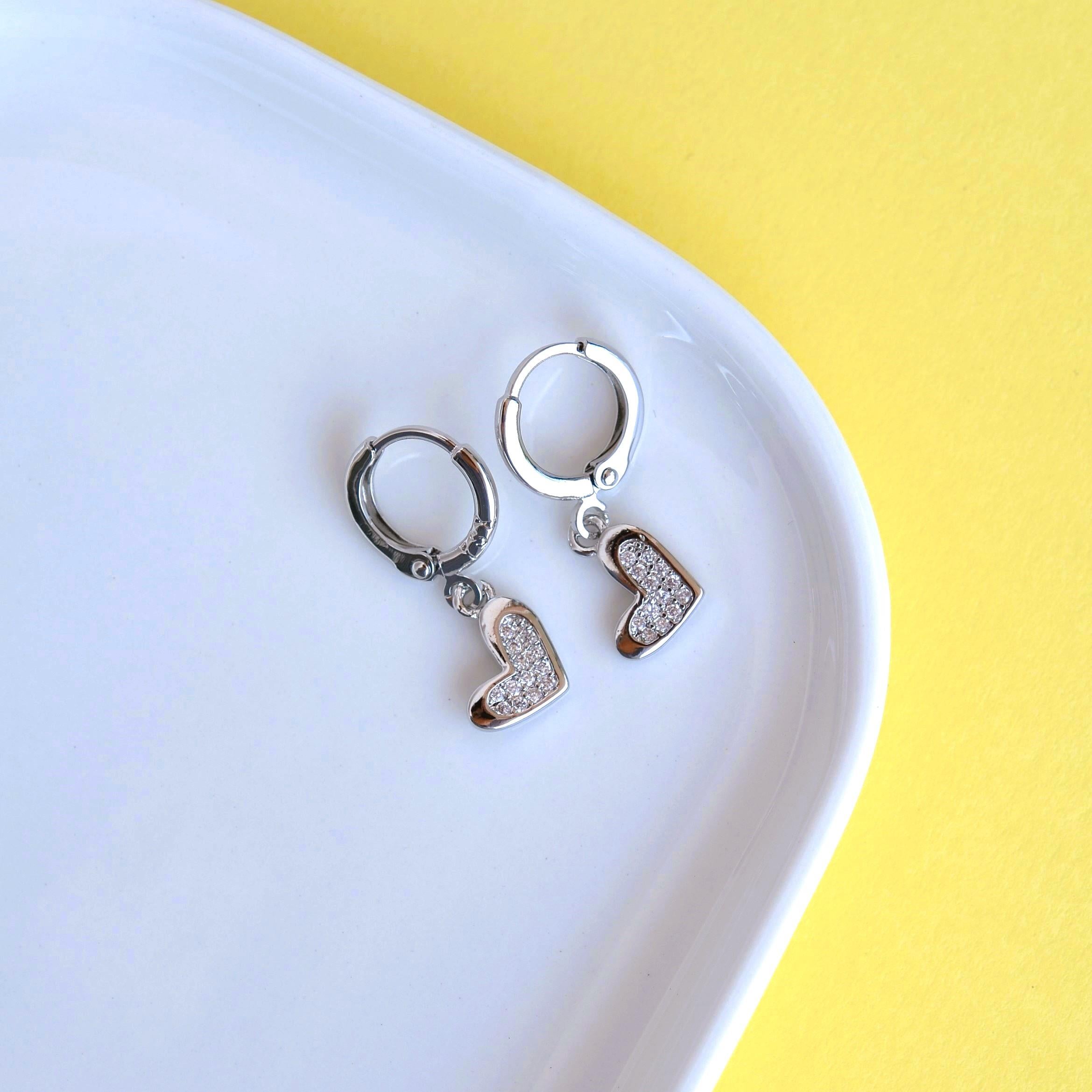 Minimal Kalp Charmlı Küpe Kalpli Küpe Silver Renkli