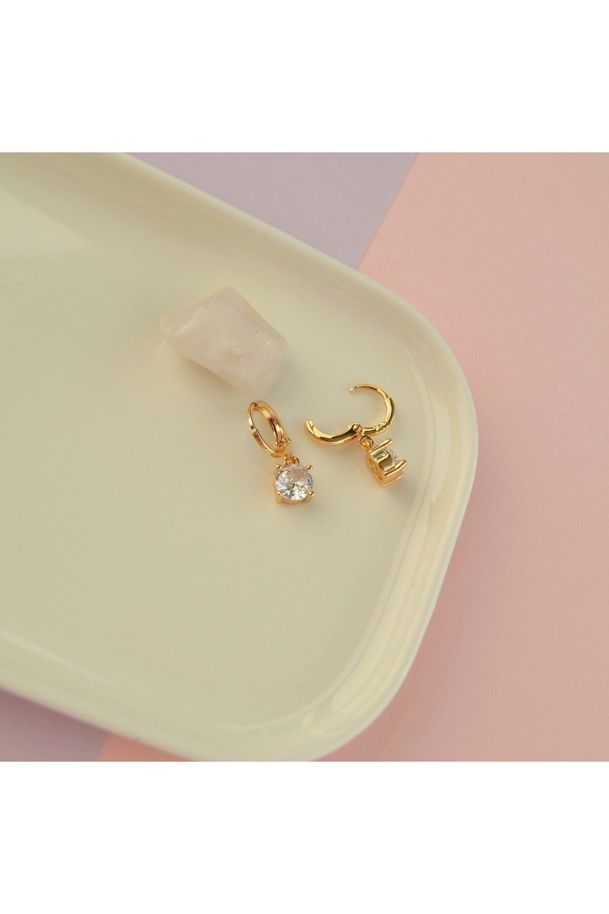 Minimal Kare Tektaş Charm Halka Küpe Şeffaf Beyaz Taşlı Sallantılı Küpe