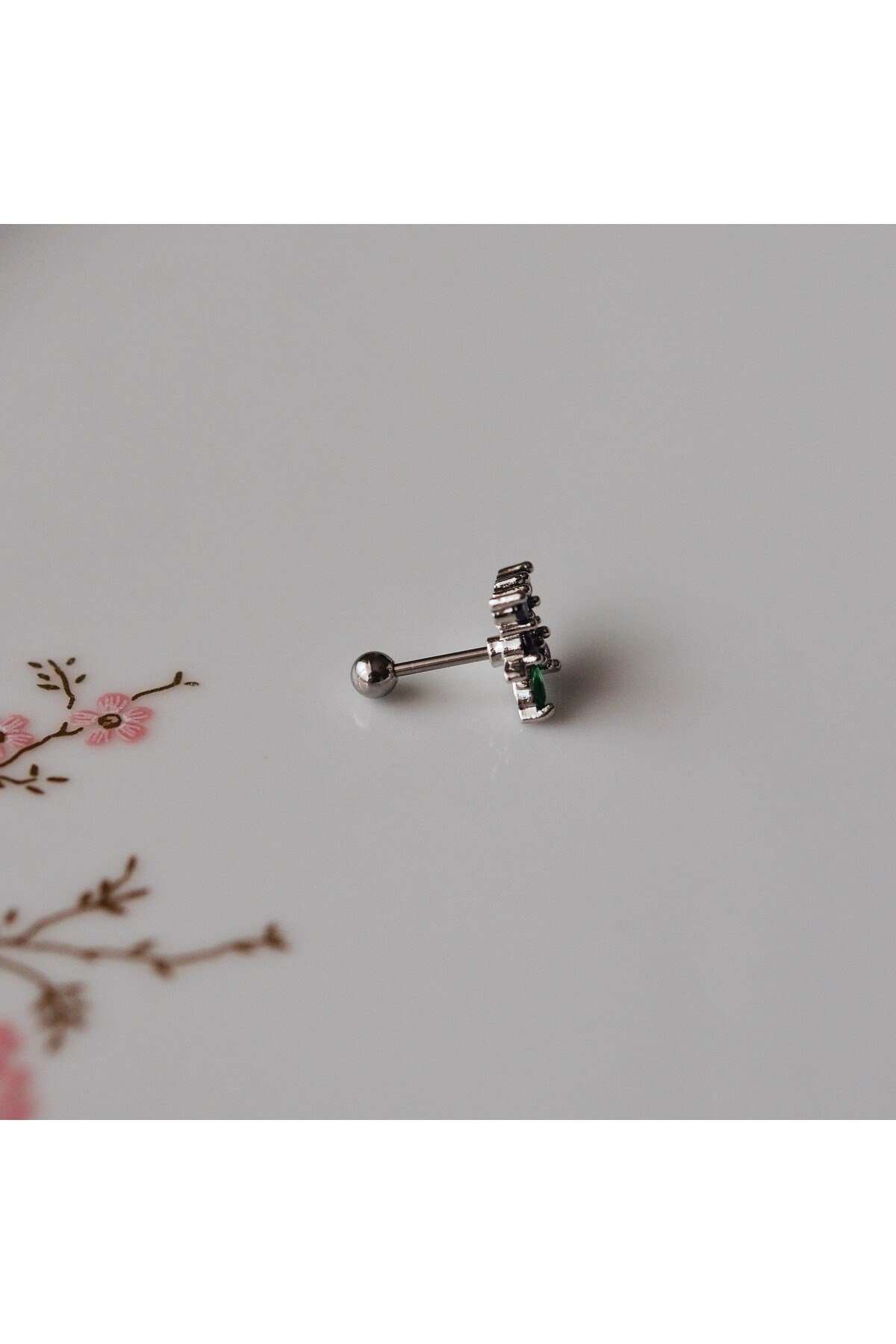Mor Çiçekli Helix Piercing Kıkırdak Cerrahi Çelik Gümüş Renk