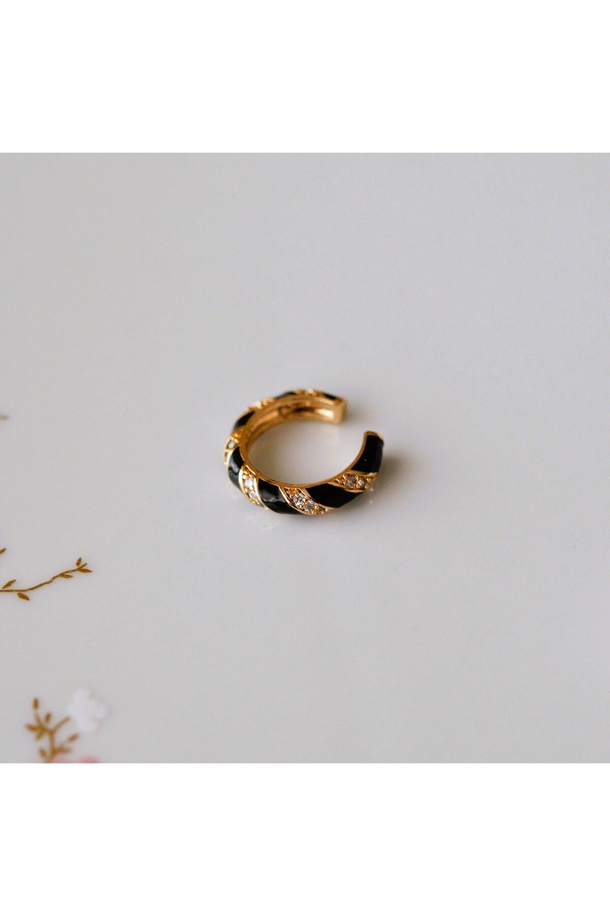 Siyah Taşlı Bombeli Düz Earcuff Sıkıştırma Kıkırdak Küpe