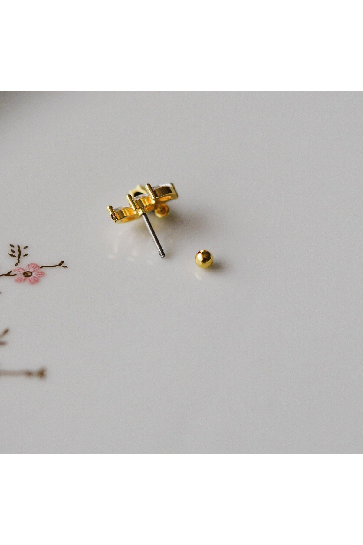 Taş Sallantılı Helix Piercing Kıkırdak Cerrahi Çelik Gold Renk