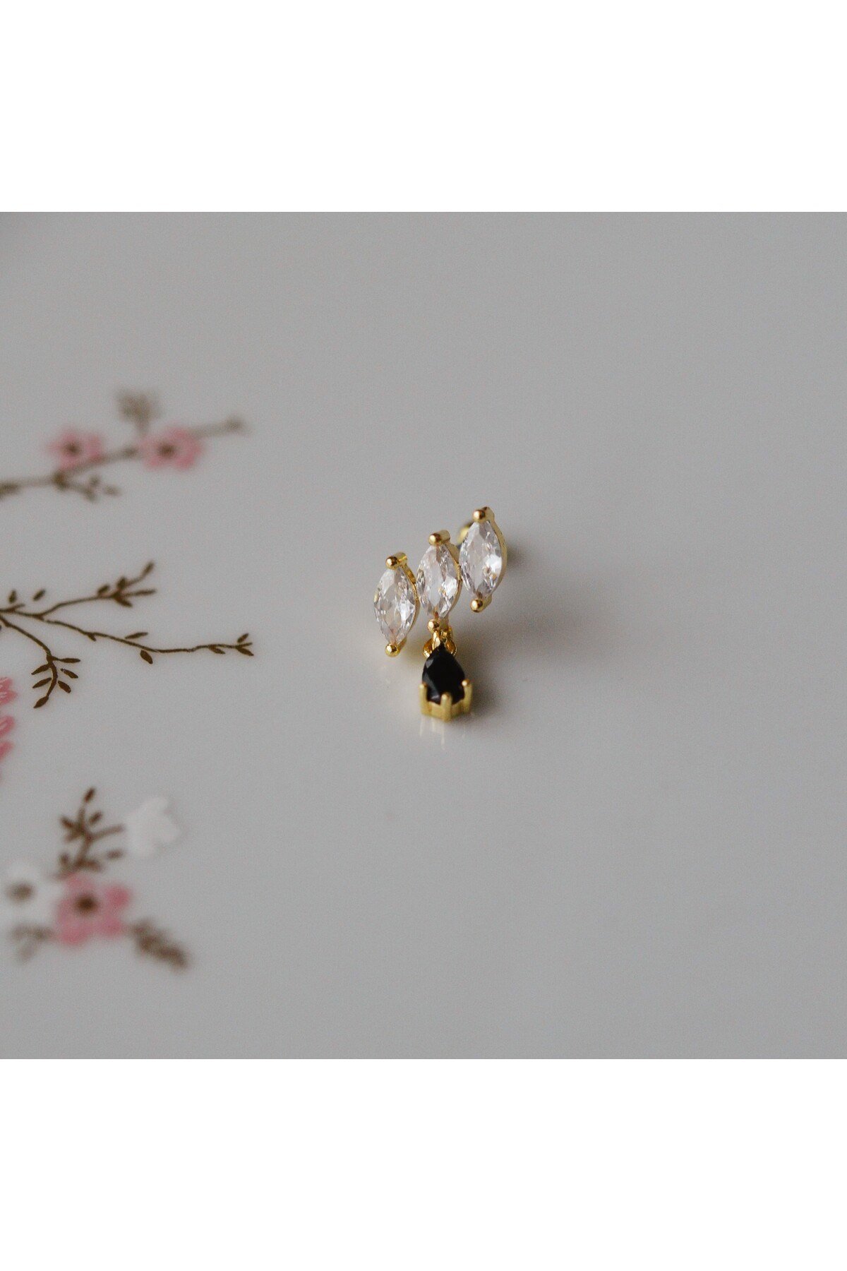 Taş Sallantılı Helix Piercing Kıkırdak Cerrahi Çelik Gold Renk