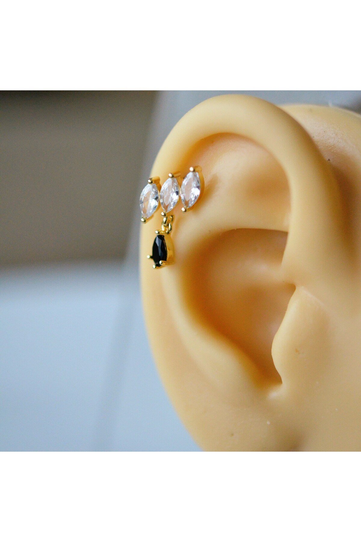 Taş Sallantılı Helix Piercing Kıkırdak Cerrahi Çelik Gold Renk