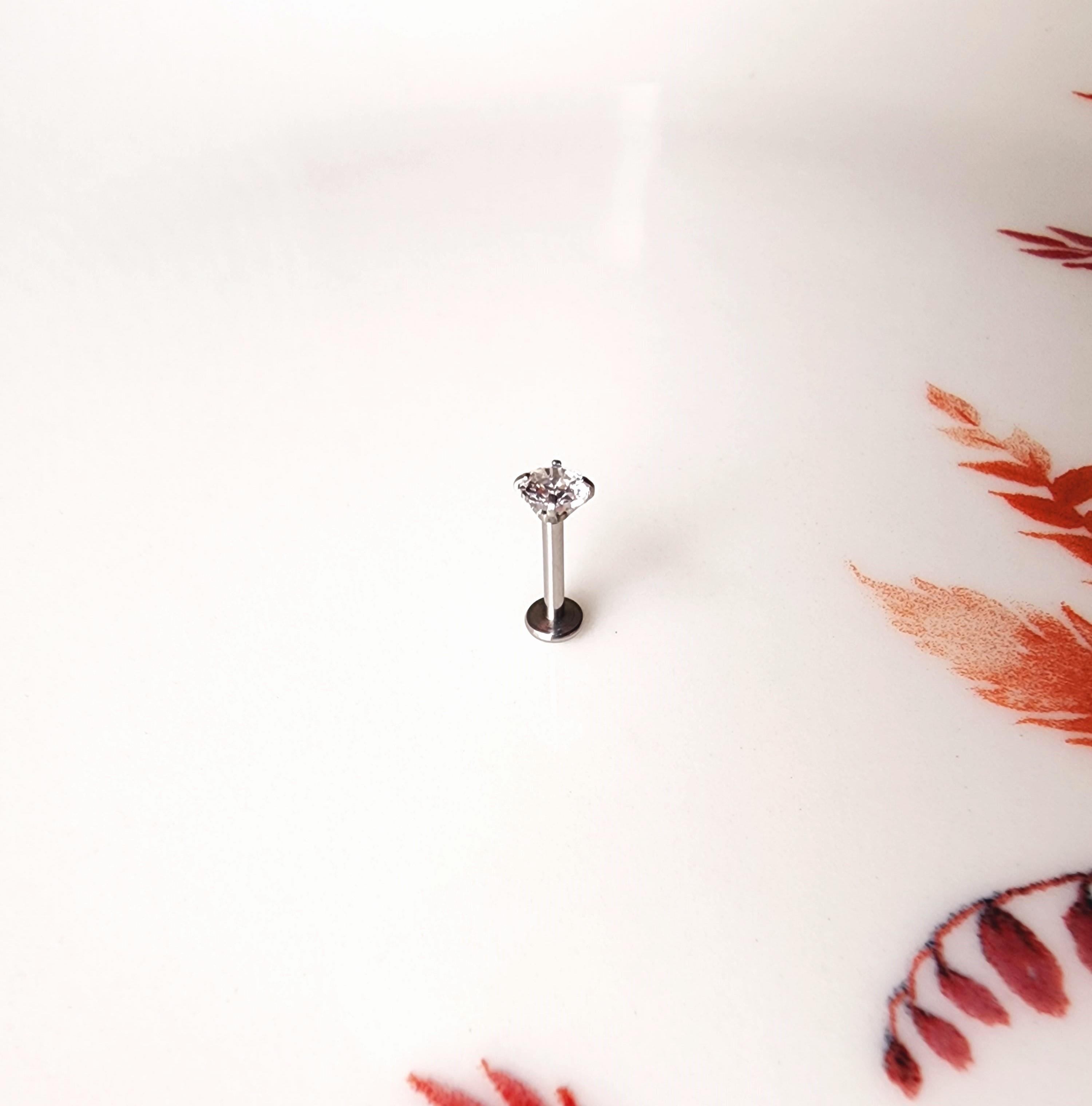 Tektaş Çelik Piercing  Tragus Helix Kıkırdak Conch Gümüş Renk 8 mm