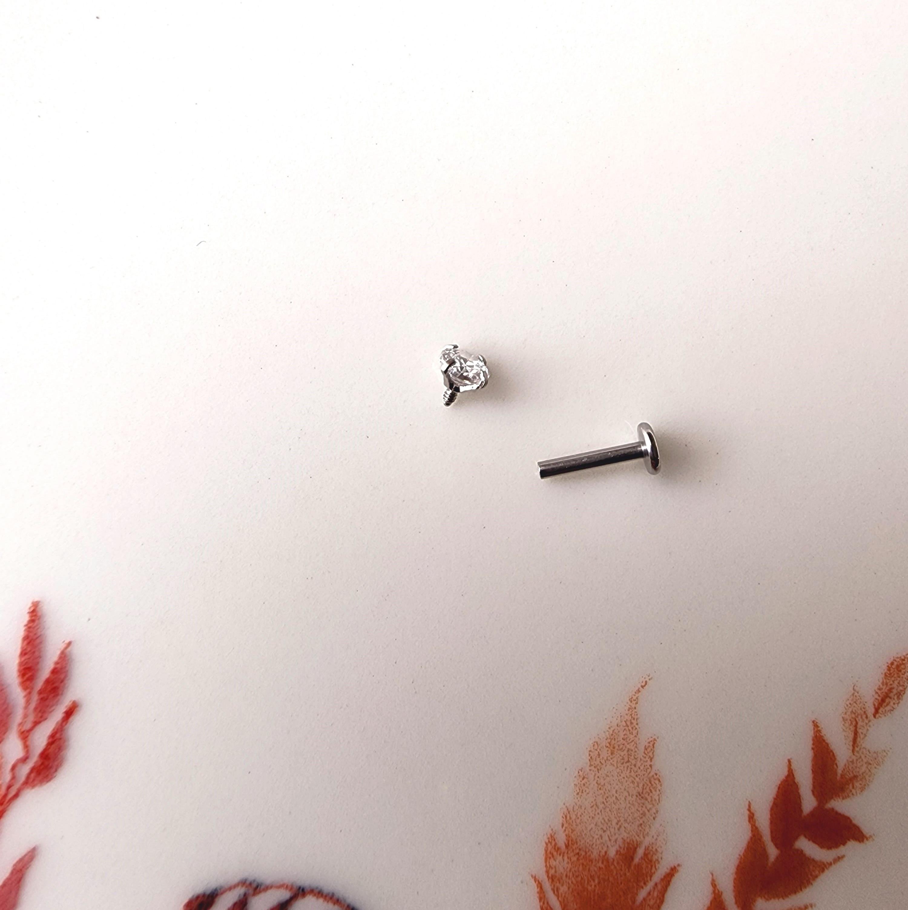 Tektaş Çelik Piercing  Tragus Helix Kıkırdak Conch Gümüş Renk 8 mm