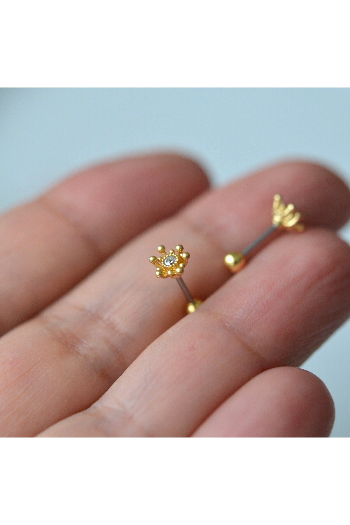 Zarif Çiçek Helix Piercing Kıkırdak Cerrahi Çelik Gold Renk