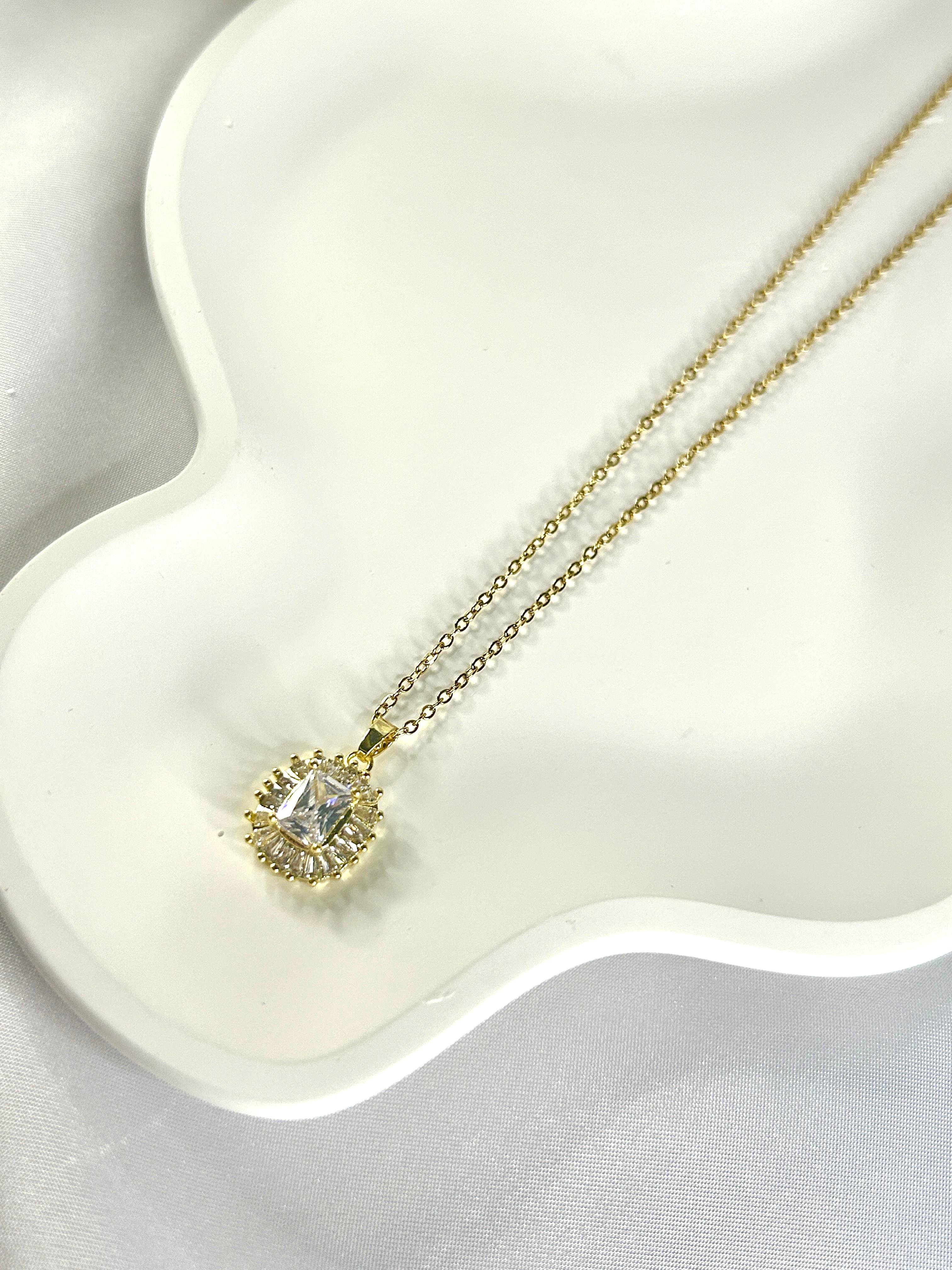 ÇELİK TAŞLI KOLYE