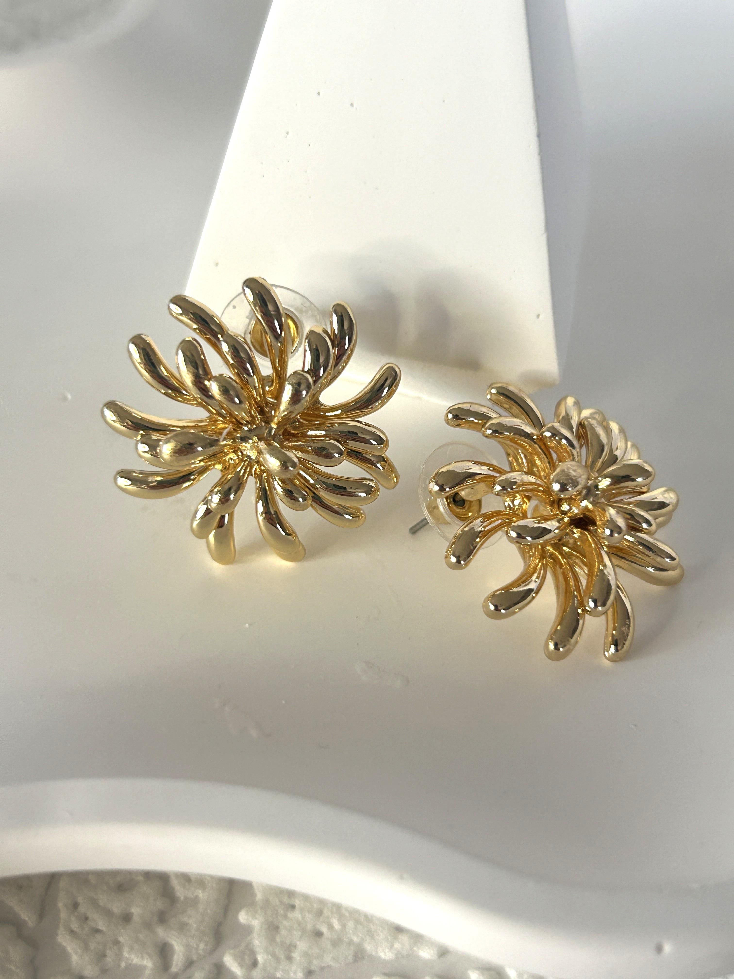 ÇİÇEK MODEL GOLD ÇELİK KÜPE