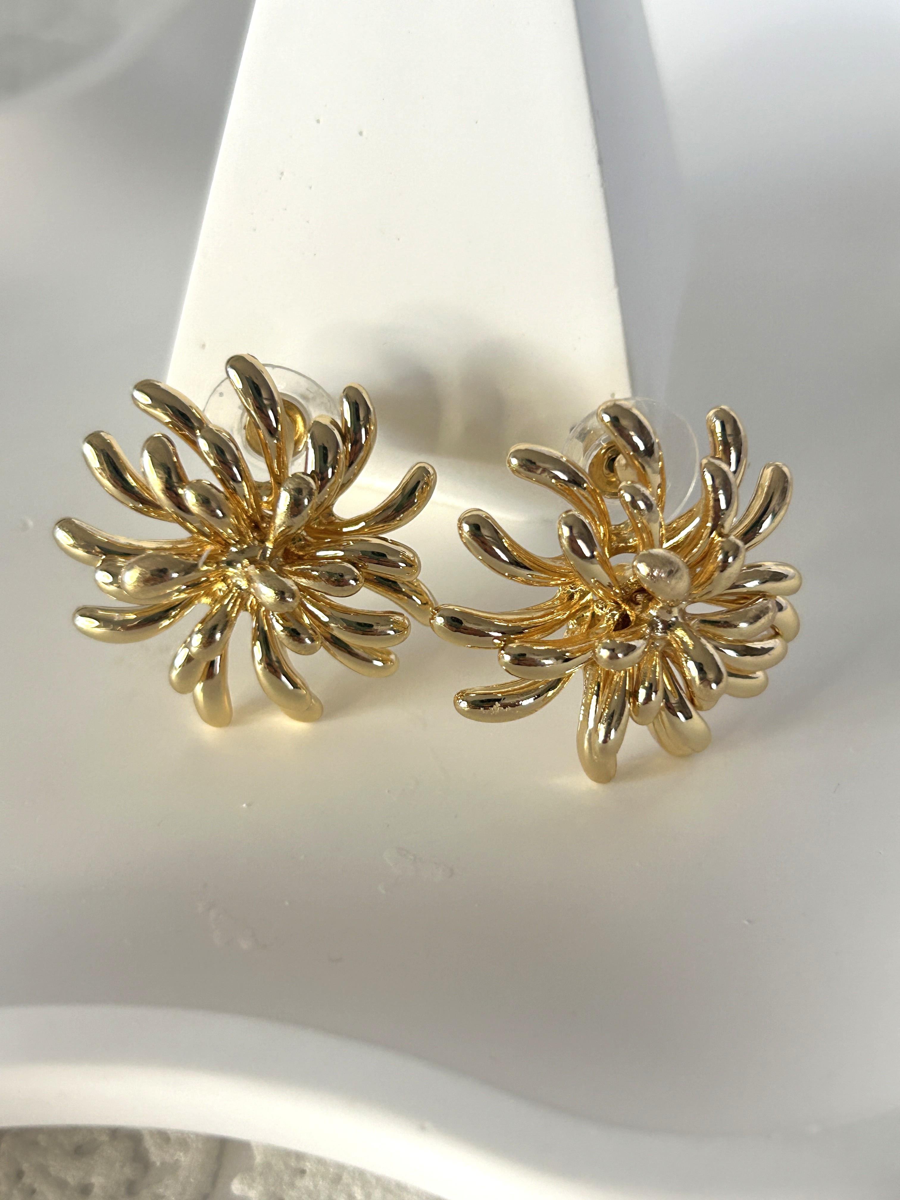 ÇİÇEK MODEL GOLD ÇELİK KÜPE