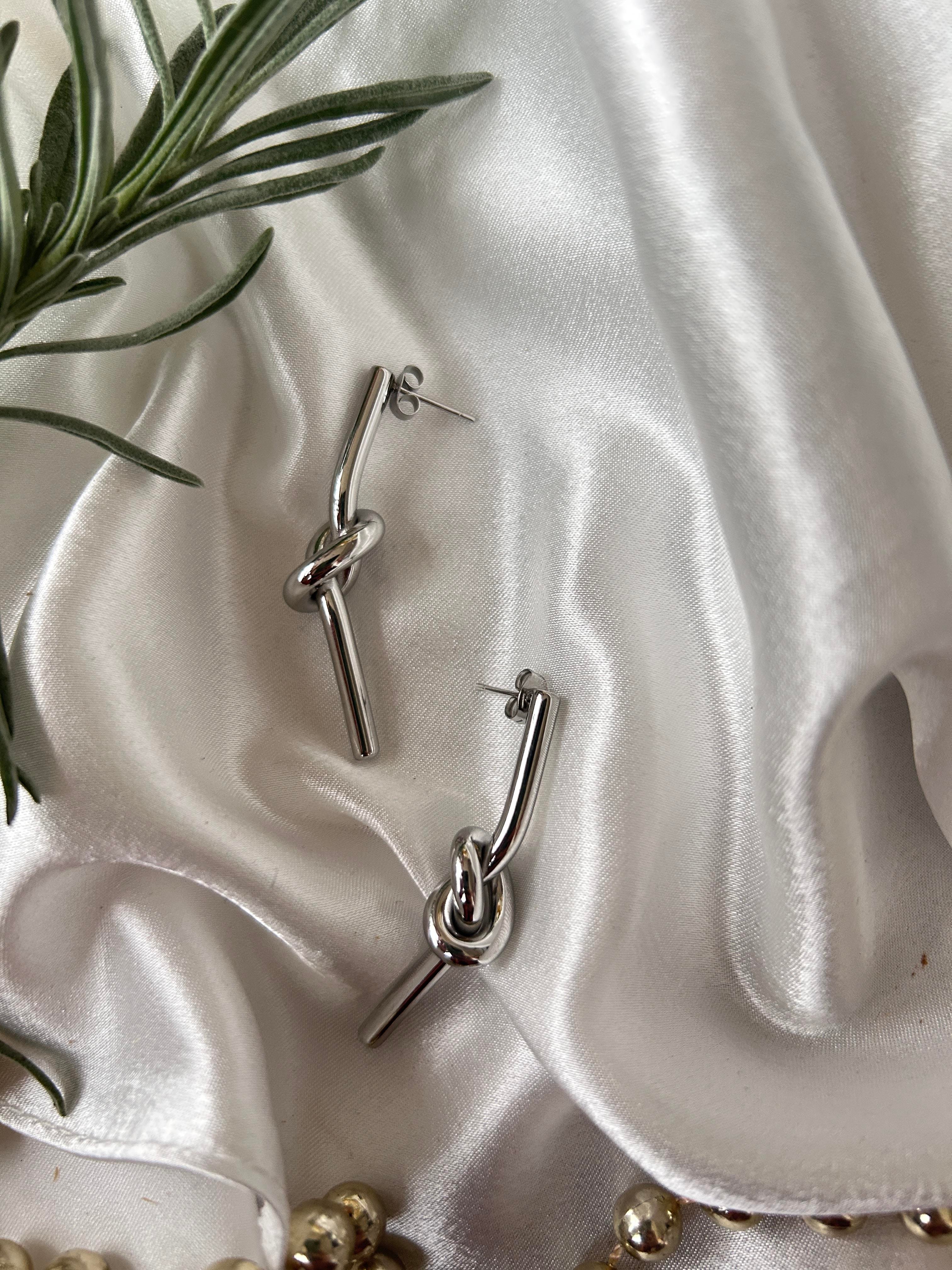 DÜĞÜM ÇELİK SİLVER KÜPE