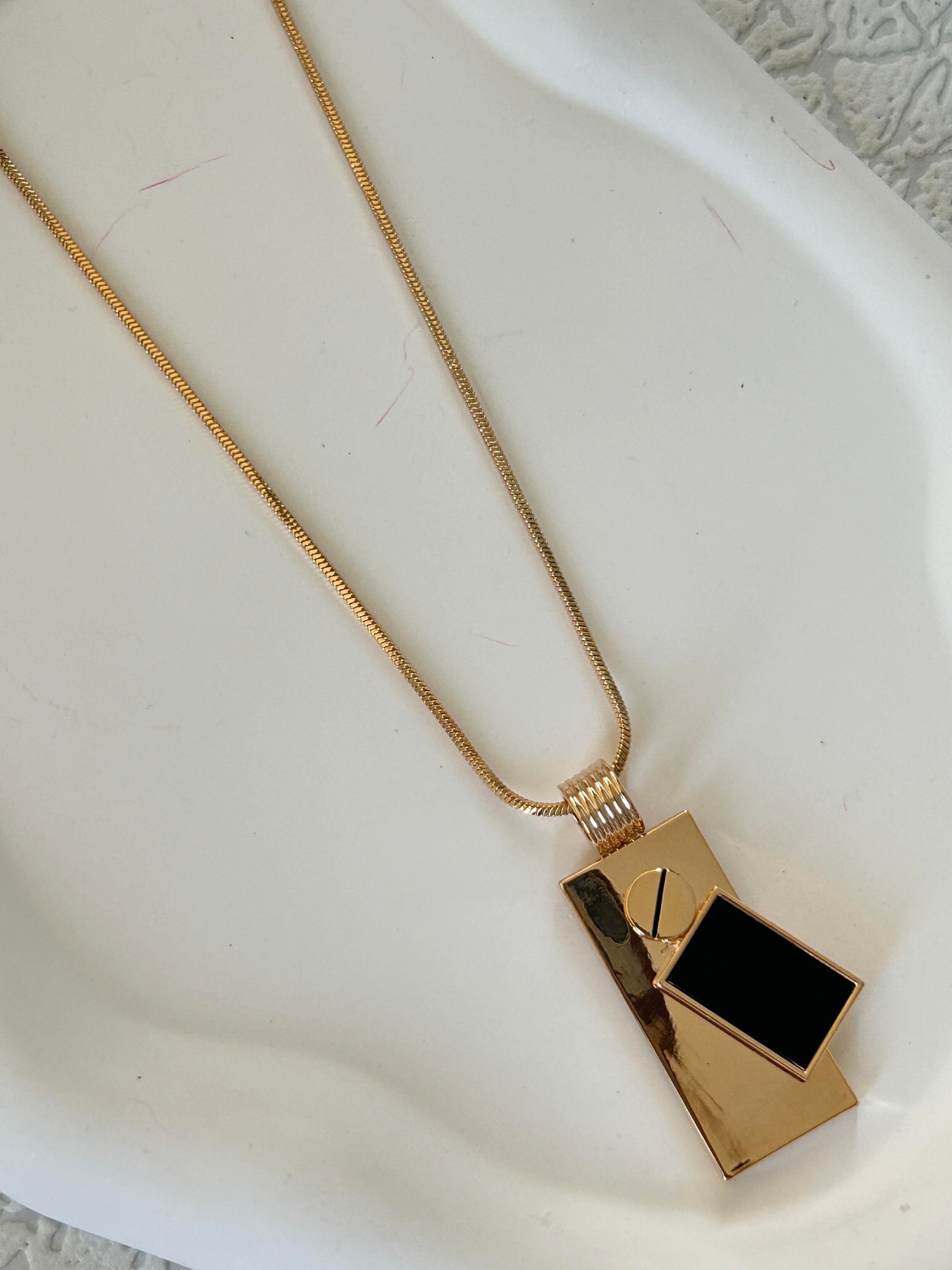 Gold Siyah Tabaka Kolye 