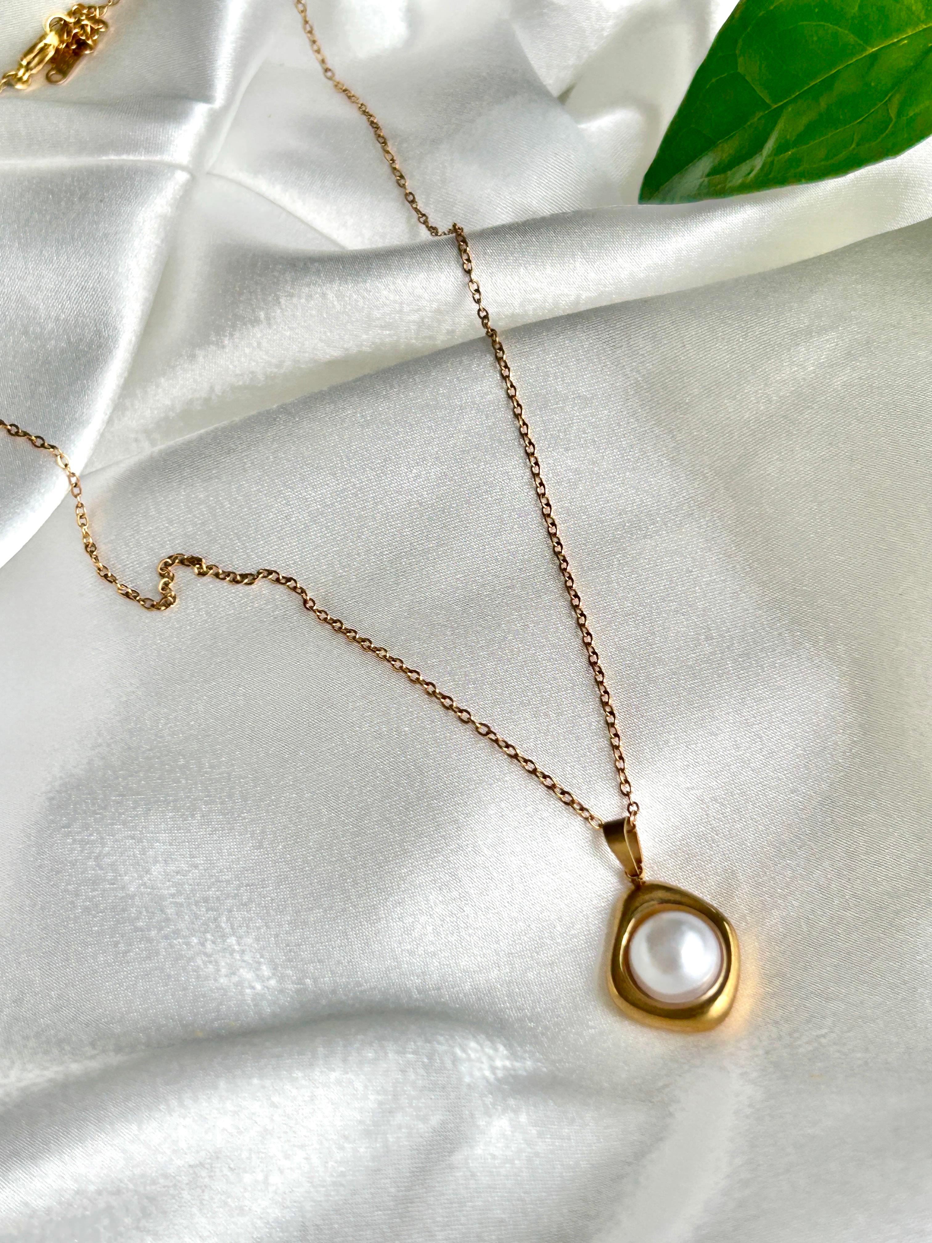 İNCİ GOLD ÇELİK KOLYE